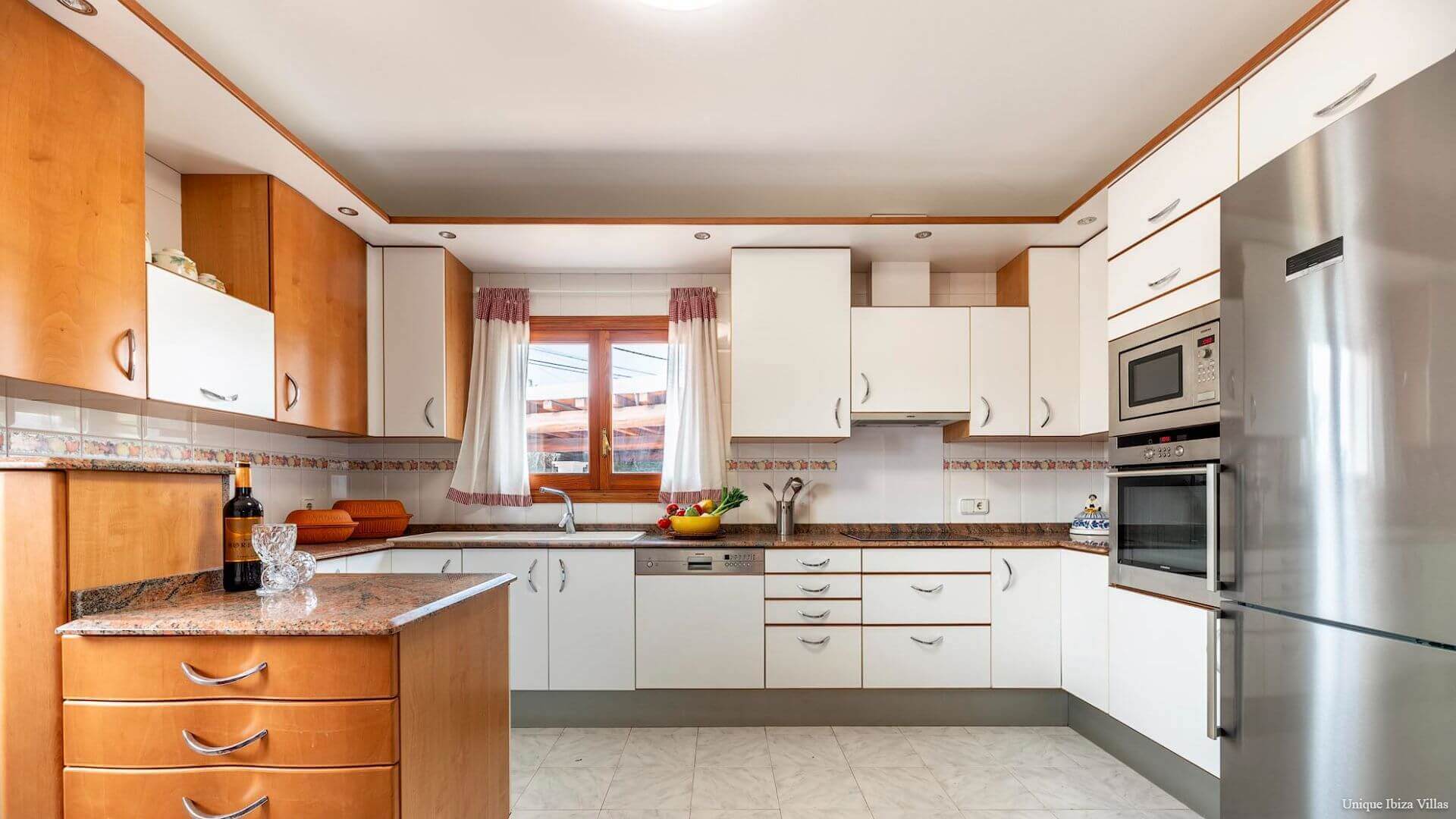 VILLA CAN BLAI - 3 Bedrooms - Santa Eulalia (Walk To Beach)