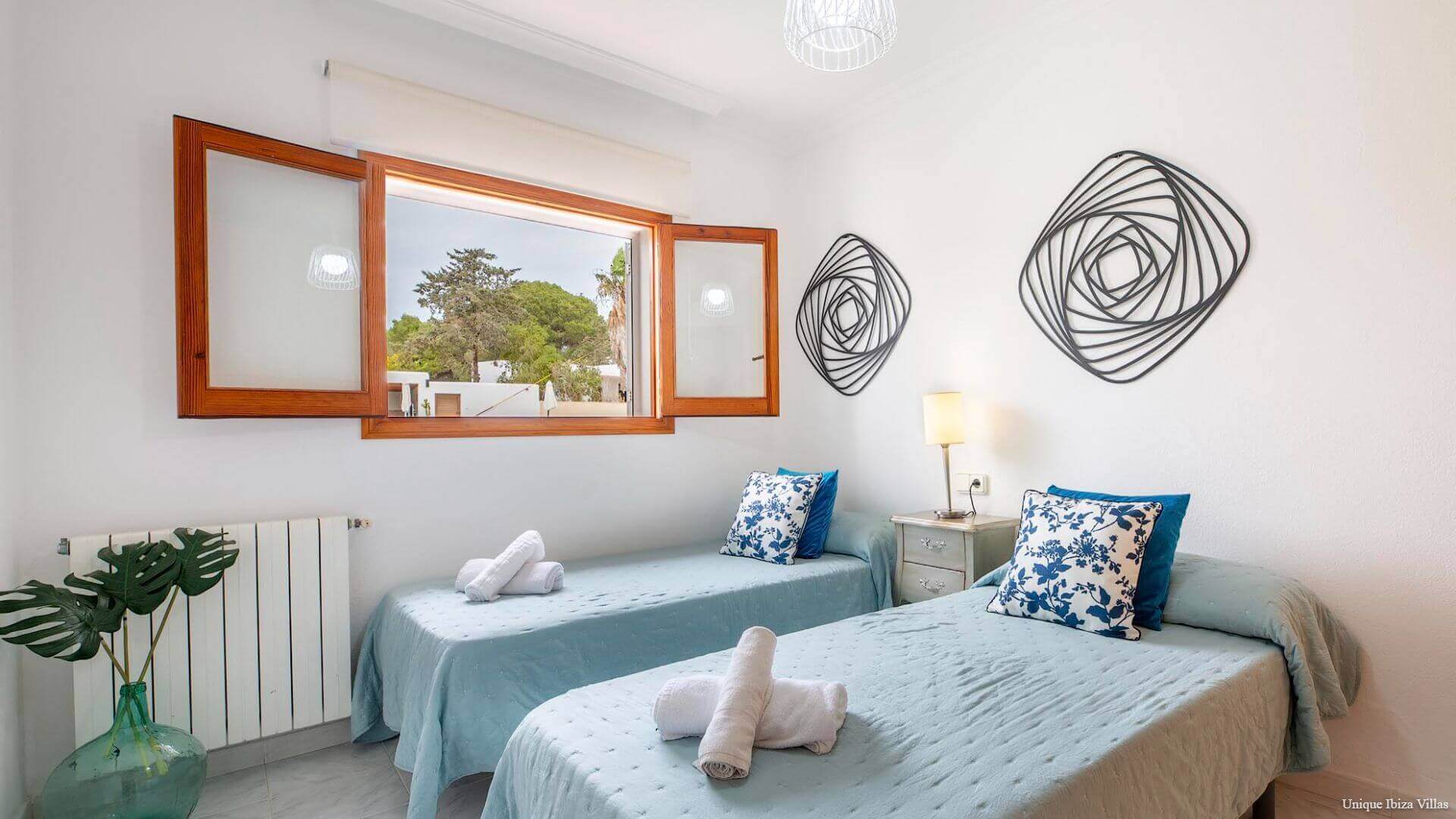 VILLA CAN BLAI - 3 Bedrooms - Santa Eulalia (Walk To Beach)