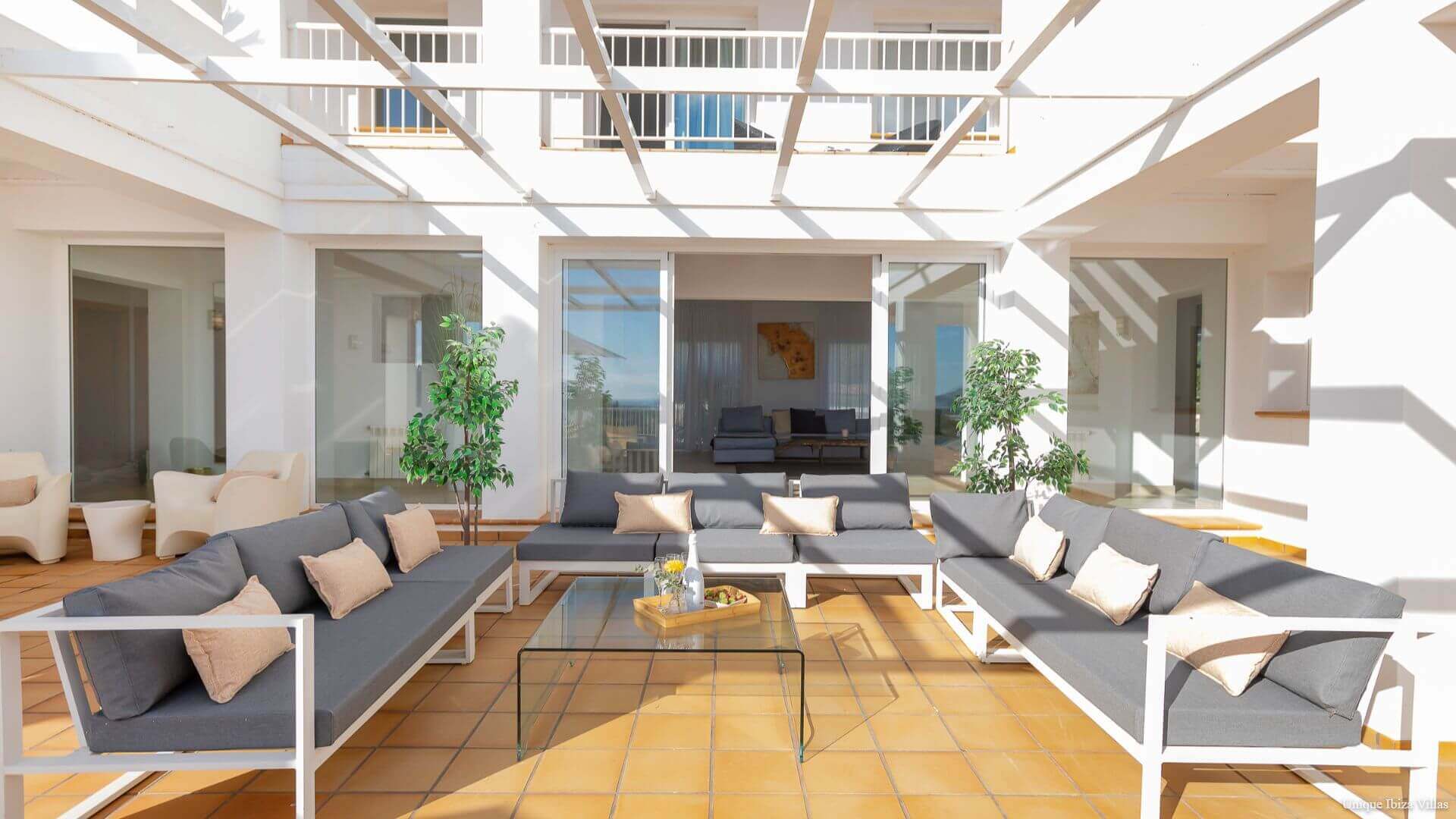 VILLA STYLE - 5 Bedrooms - San Rafael/Amnesia/UNVRS (Rural)