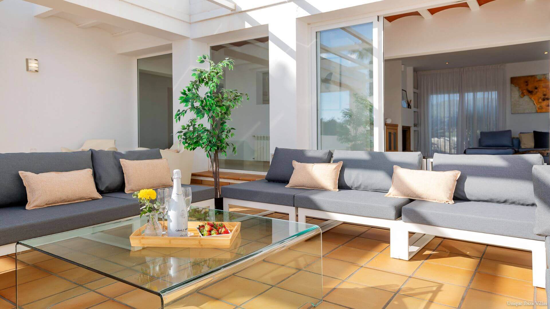 VILLA STYLE - 5 Bedrooms - San Rafael/Amnesia/UNVRS (Rural)