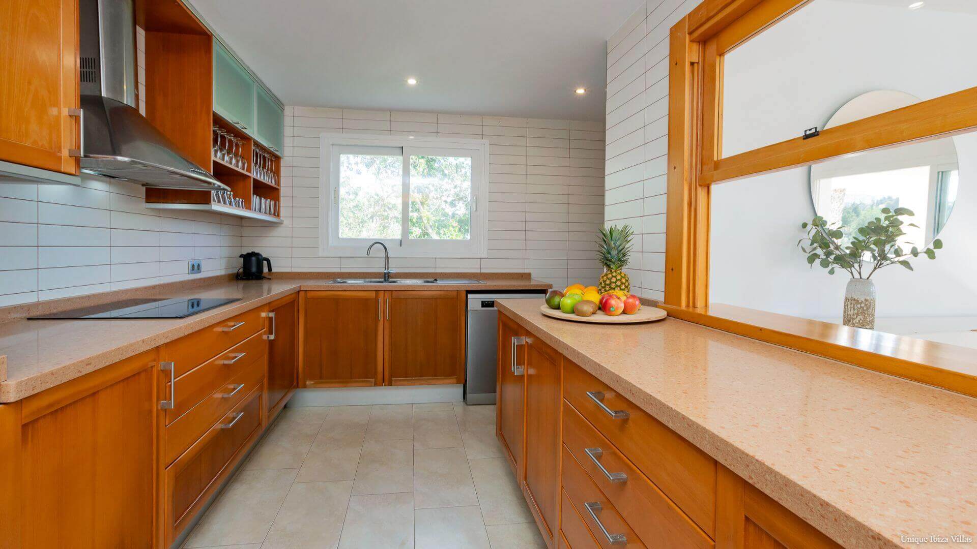 VILLA STYLE - 5 Bedrooms - San Rafael/Amnesia/UNVRS (Rural)
