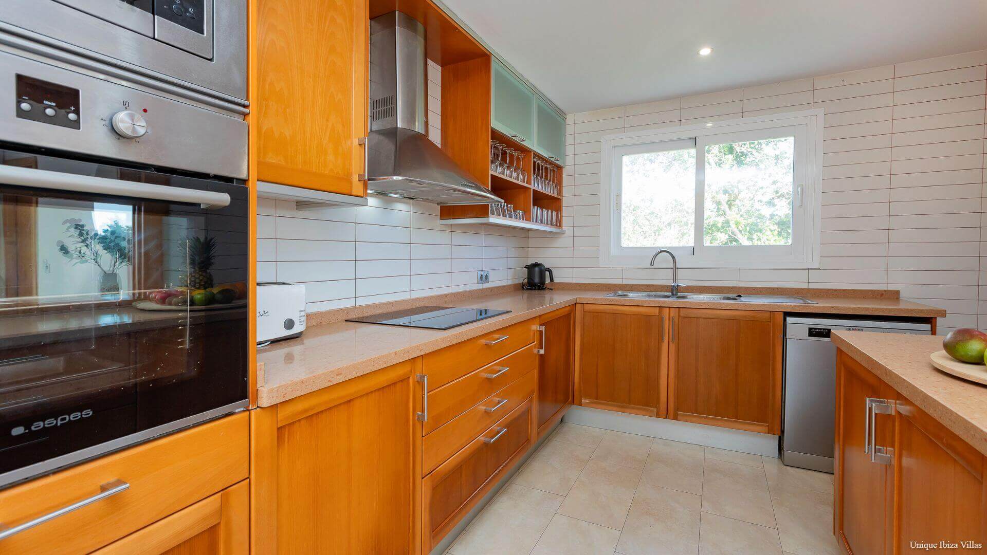 VILLA STYLE - 5 Bedrooms - San Rafael/Amnesia/UNVRS (Rural)