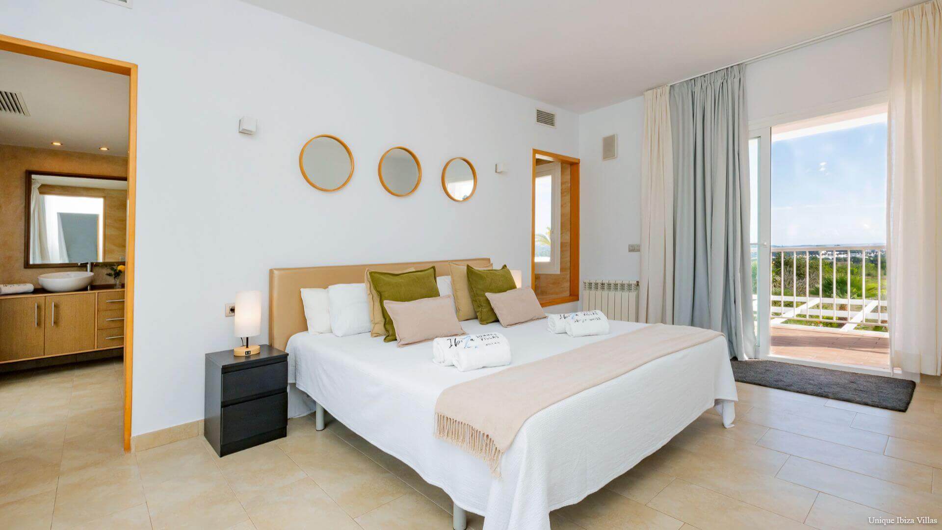 VILLA STYLE - 5 Bedrooms - San Rafael/Amnesia/UNVRS (Rural)