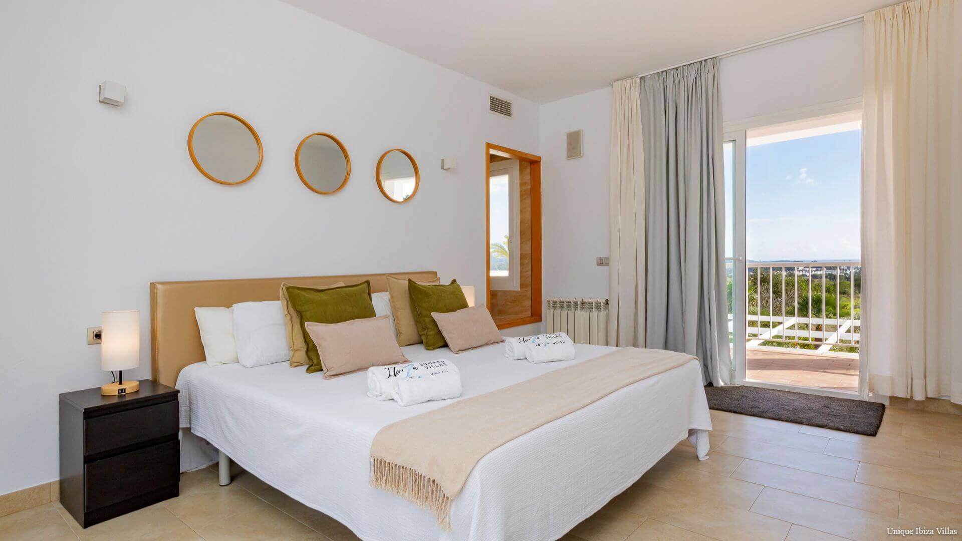 VILLA STYLE - 5 Bedrooms - San Rafael/Amnesia/UNVRS (Rural)