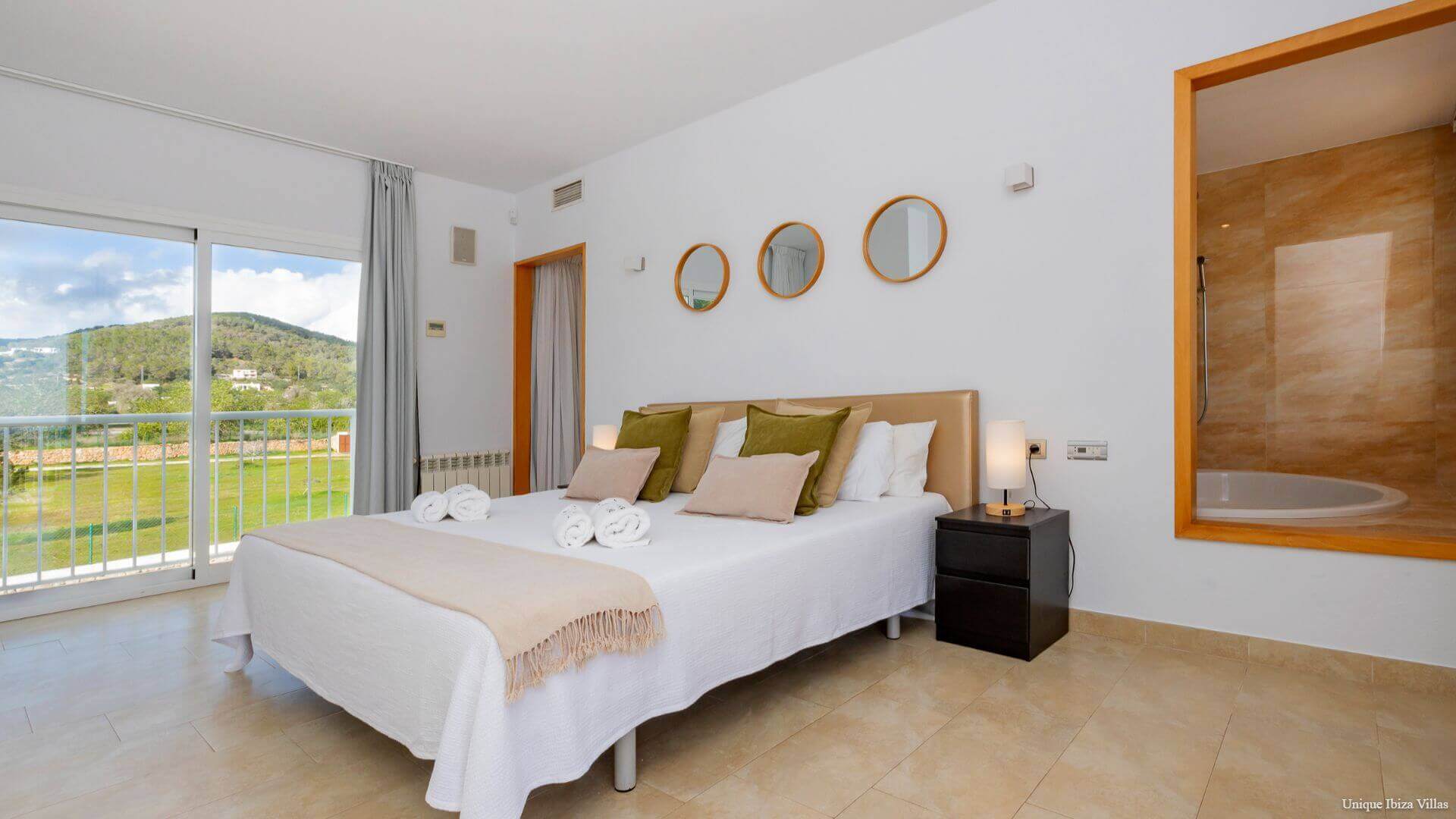 VILLA STYLE - 5 Bedrooms - San Rafael/Amnesia/UNVRS (Rural)
