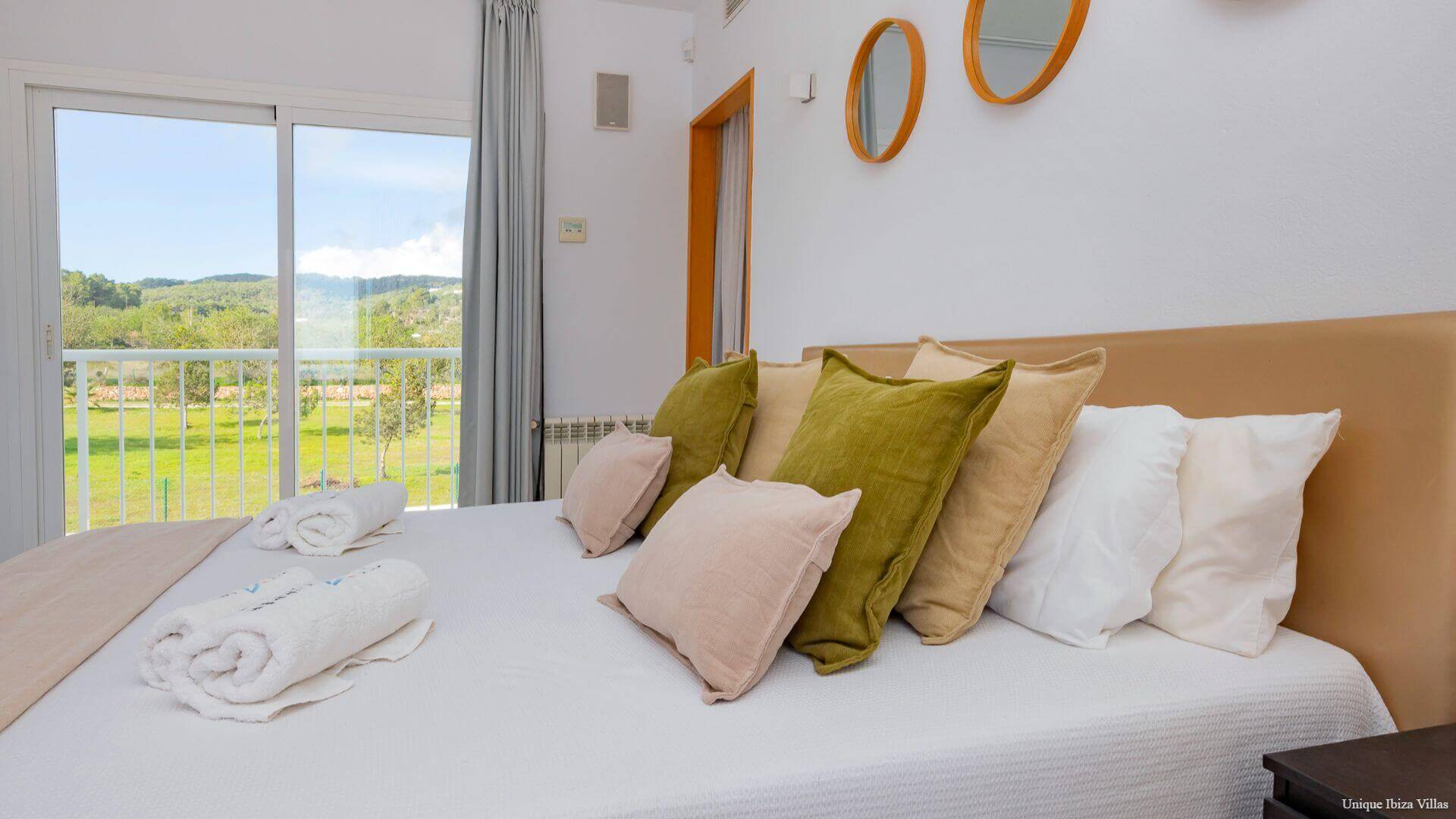 VILLA STYLE - 5 Bedrooms - San Rafael/Amnesia/UNVRS (Rural)