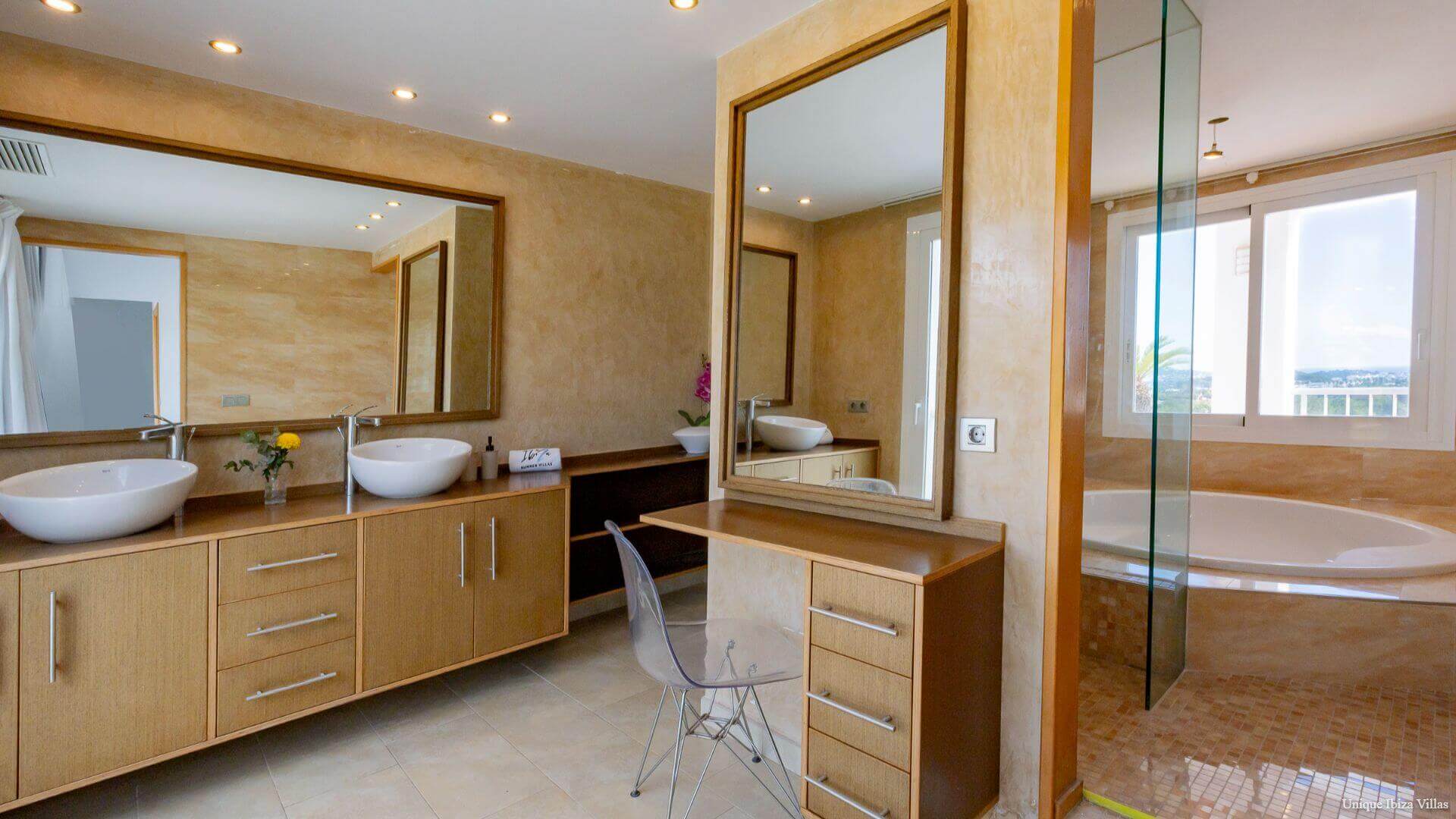 VILLA STYLE - 5 Bedrooms - San Rafael/Amnesia/UNVRS (Rural)