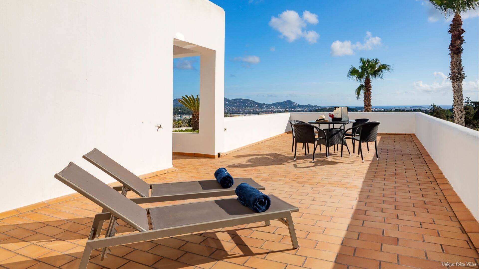 VILLA STYLE - 5 Bedrooms - San Rafael/Amnesia/UNVRS (Rural)