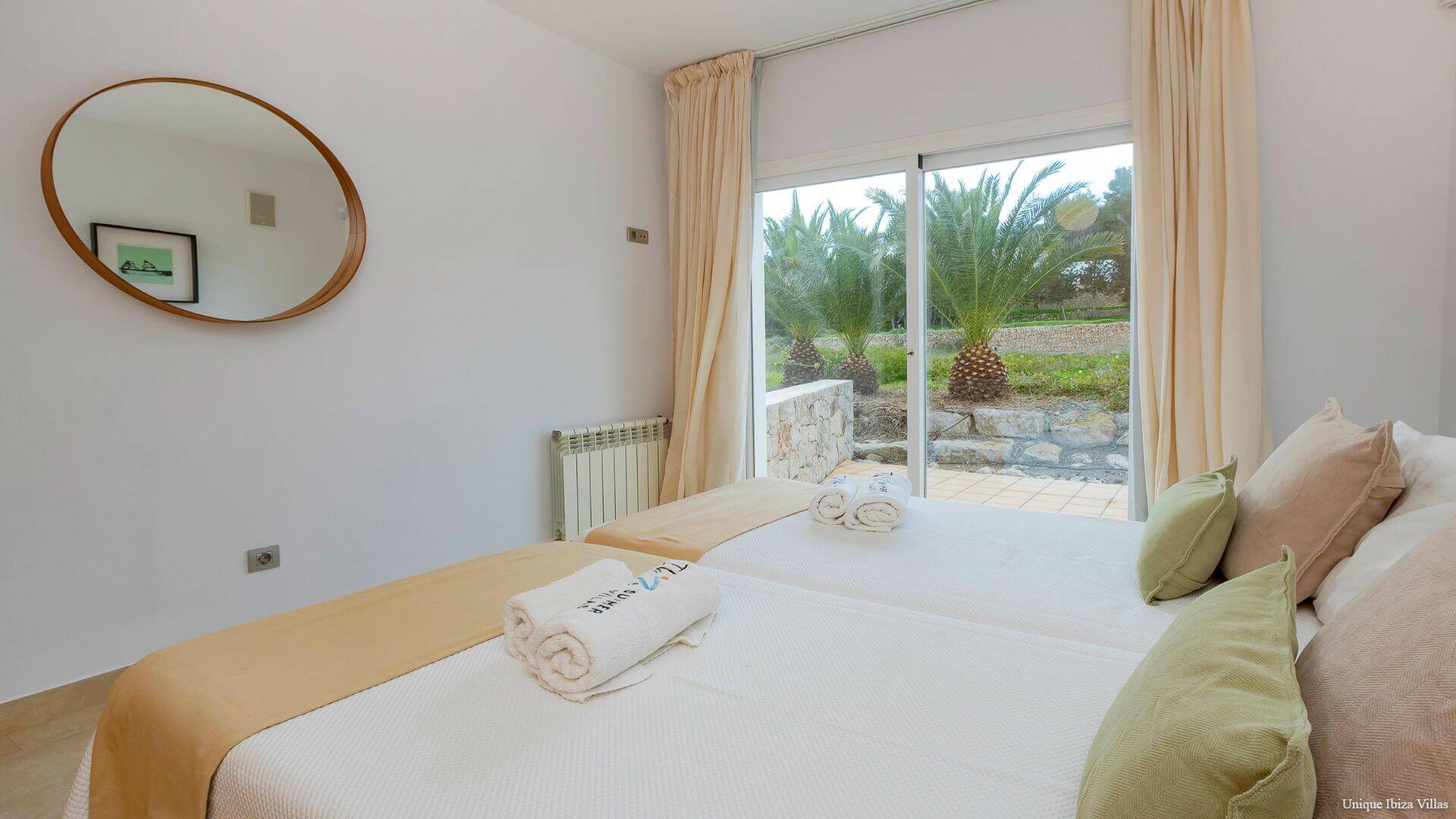 VILLA STYLE - 5 Bedrooms - San Rafael/Amnesia/UNVRS (Rural)