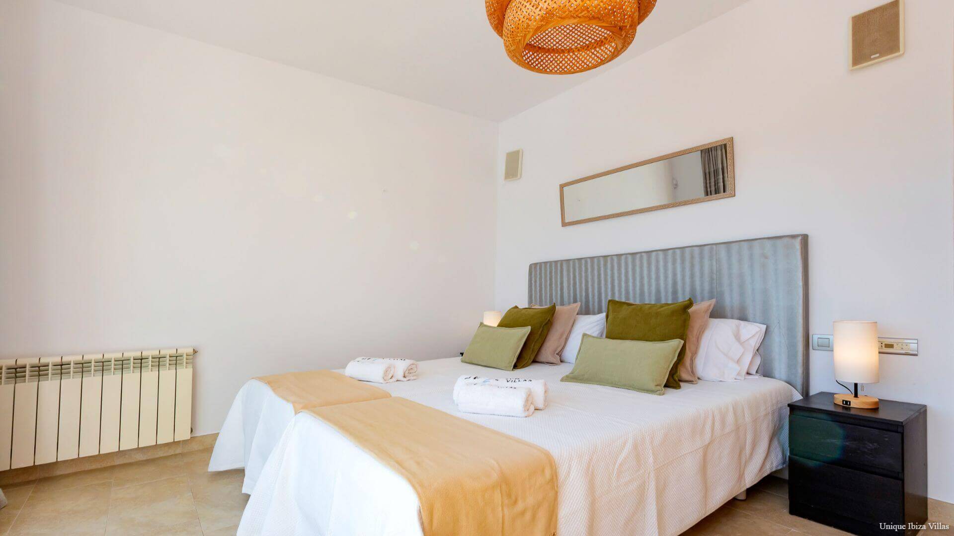 VILLA STYLE - 5 Bedrooms - San Rafael/Amnesia/UNVRS (Rural)