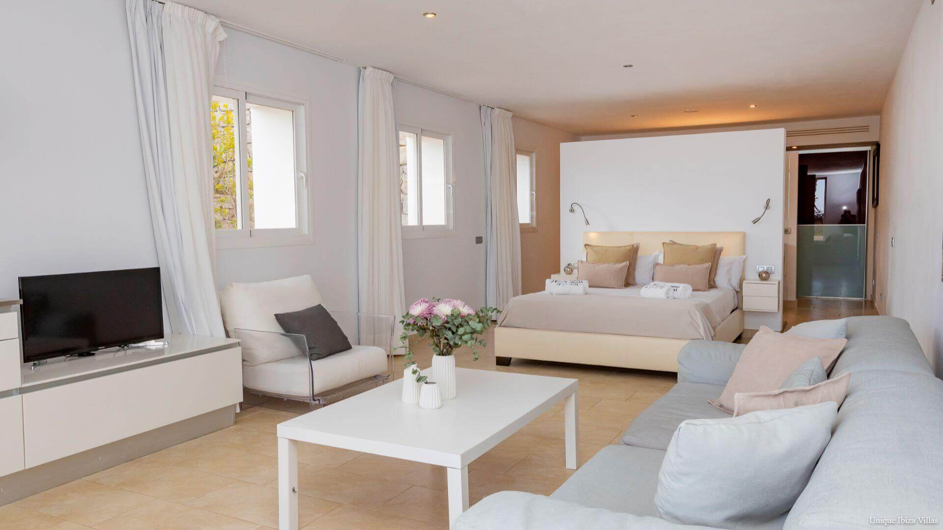 VILLA STYLE - 5 Bedrooms - San Rafael/Amnesia/UNVRS (Rural)
