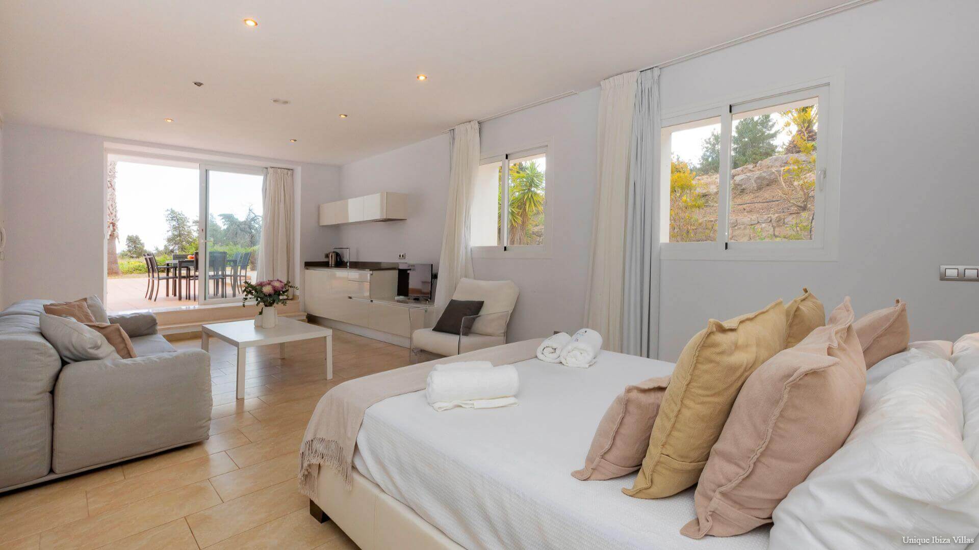 VILLA STYLE - 5 Bedrooms - San Rafael/Amnesia/UNVRS (Rural)