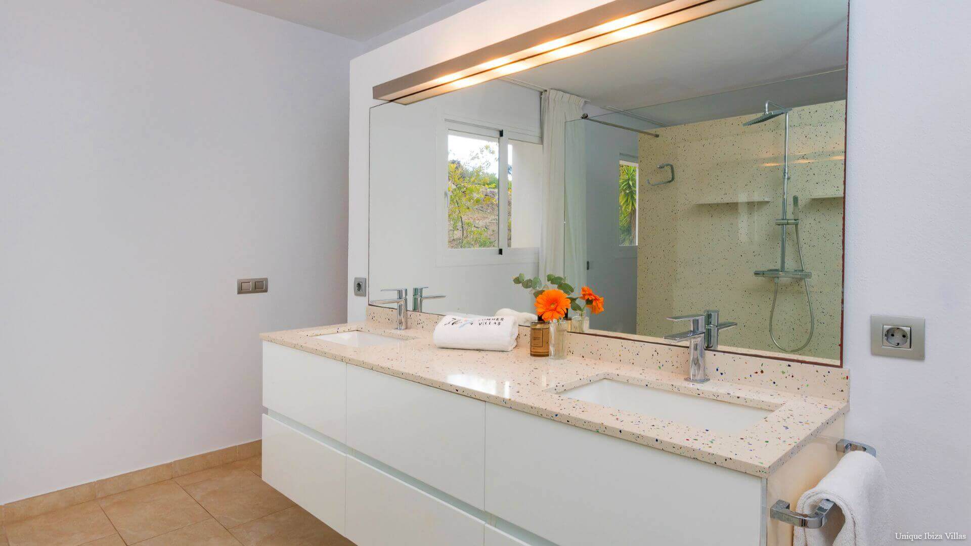 VILLA STYLE - 5 Bedrooms - San Rafael/Amnesia/UNVRS (Rural)