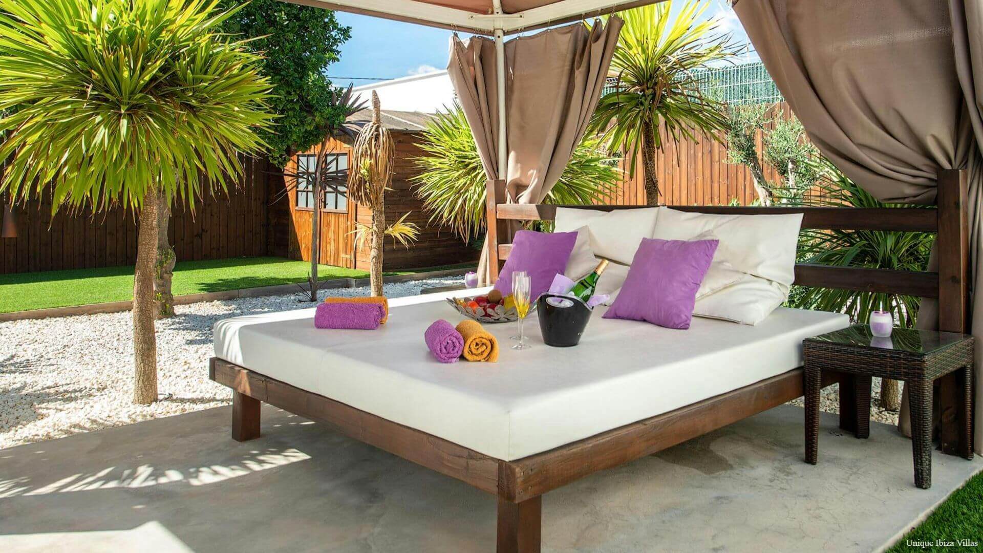 VILLA TAVARIS