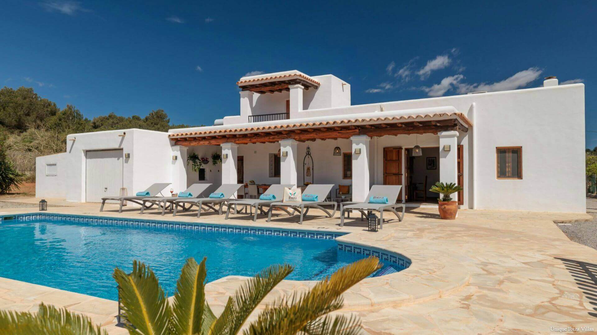 VILLA SA TARONGERADA - 3 Bedrooms - Cala Llonga (Walk To Beach)