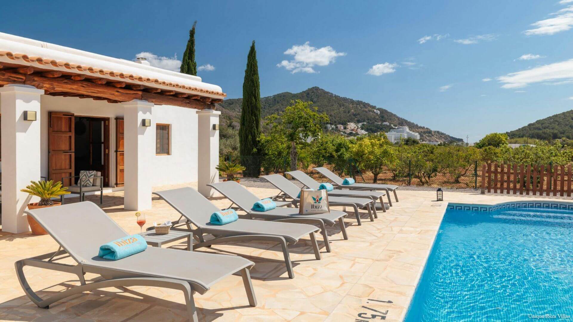 VILLA SA TARONGERADA - 3 Bedrooms - Cala Llonga (Walk To Beach)