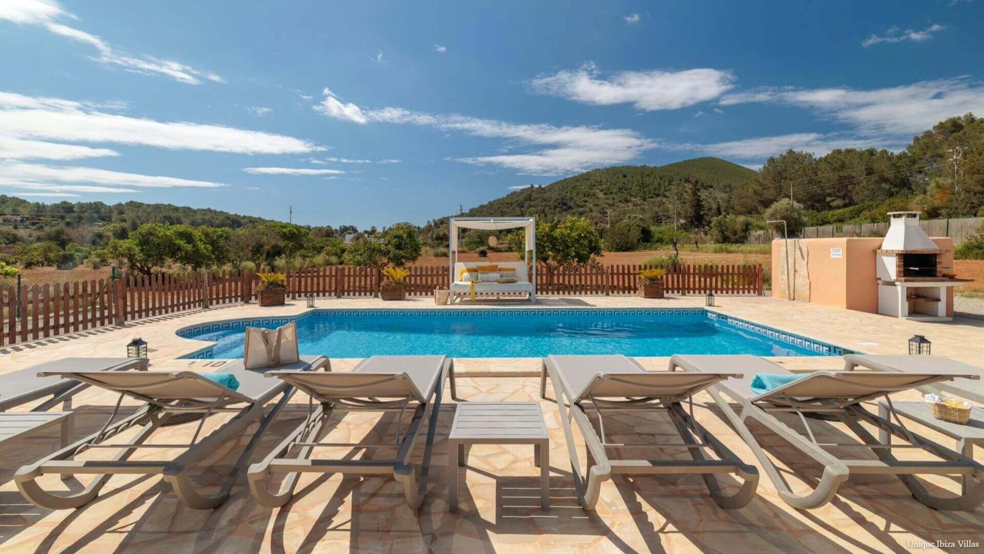 VILLA SA TARONGERADA - 3 Bedrooms - Cala Llonga (Walk To Beach)