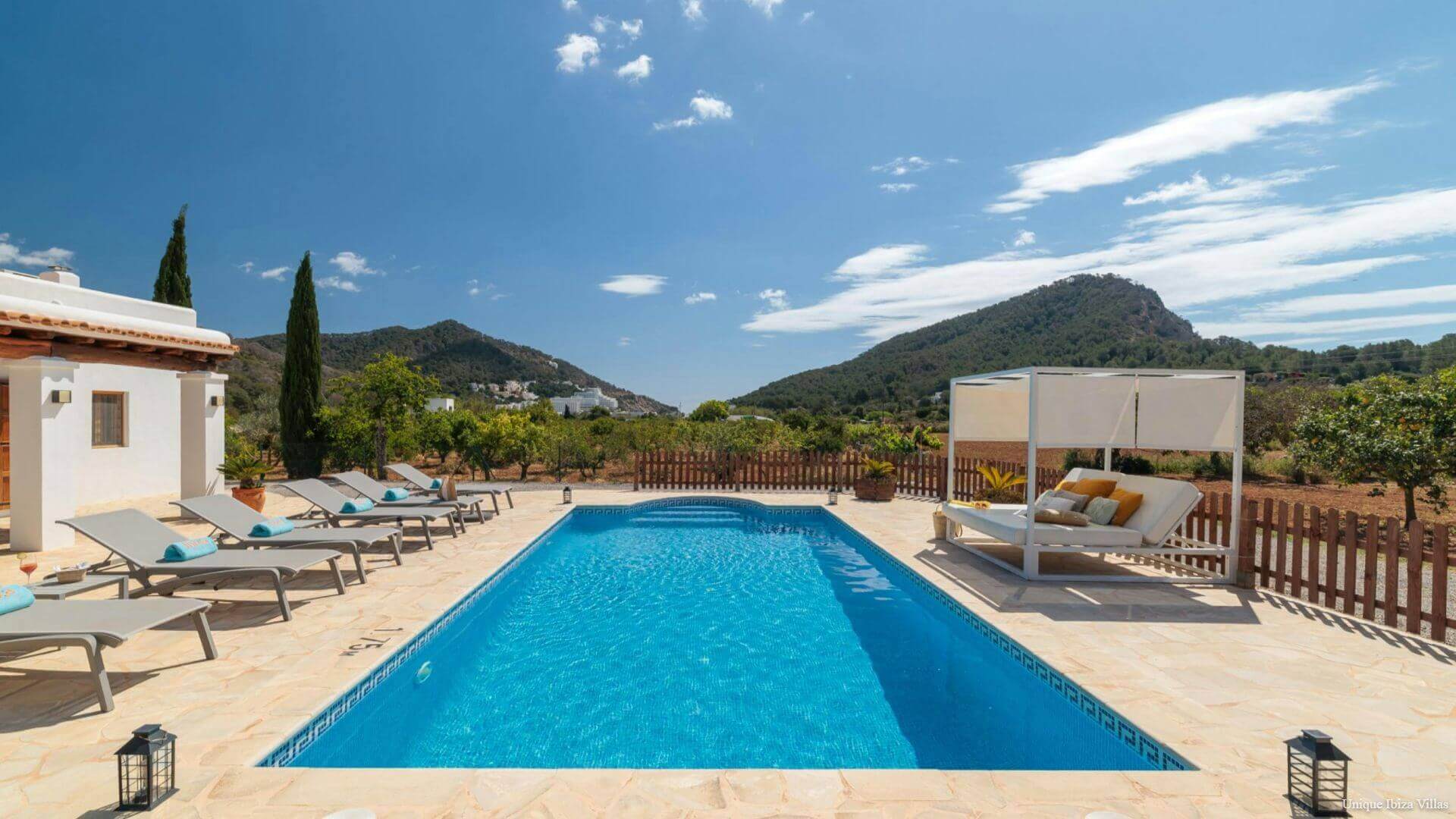 VILLA SA TARONGERADA - 3 Bedrooms - Cala Llonga (Walk To Beach)