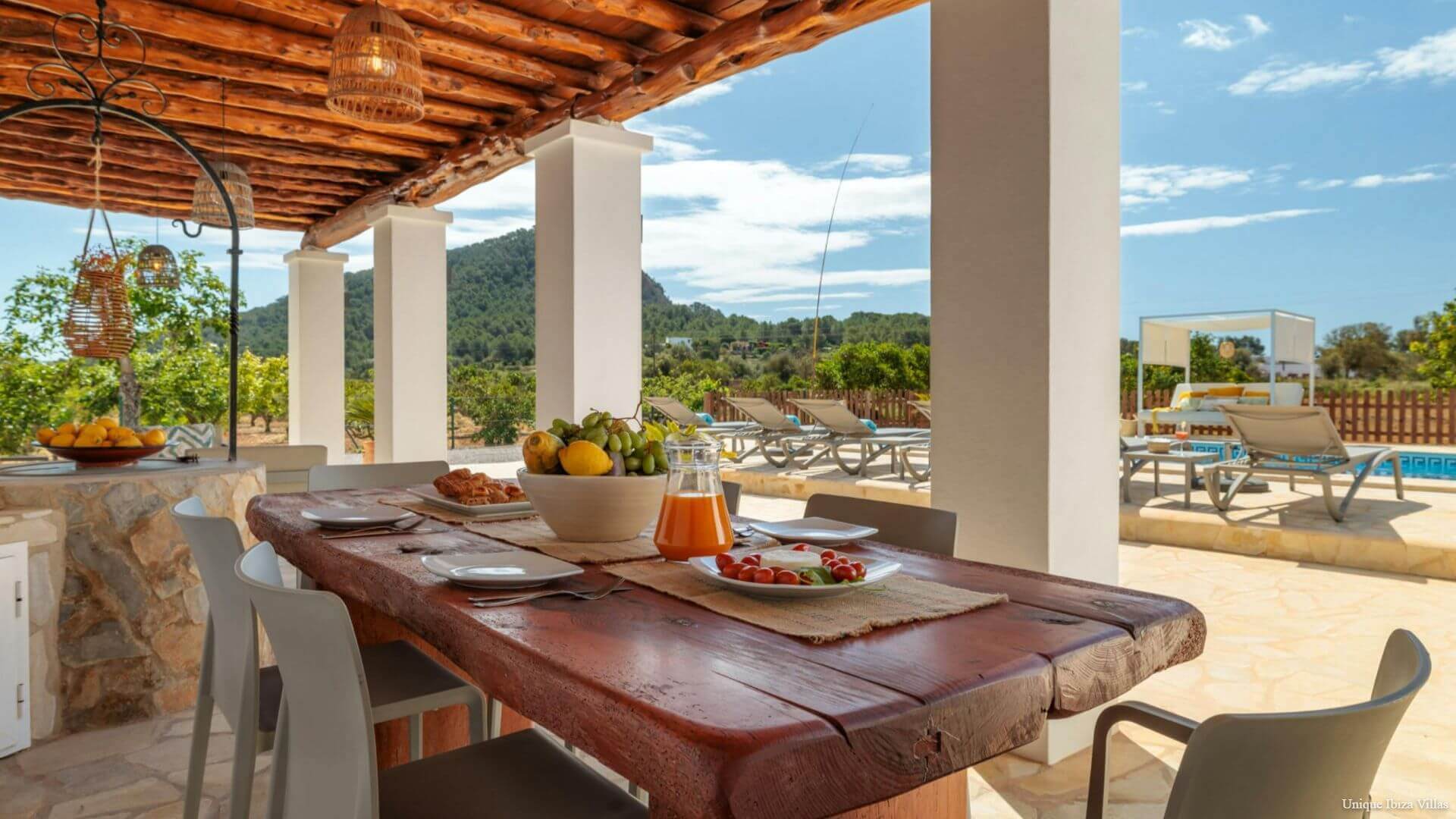 VILLA SA TARONGERADA - 3 Bedrooms - Cala Llonga (Walk To Beach)