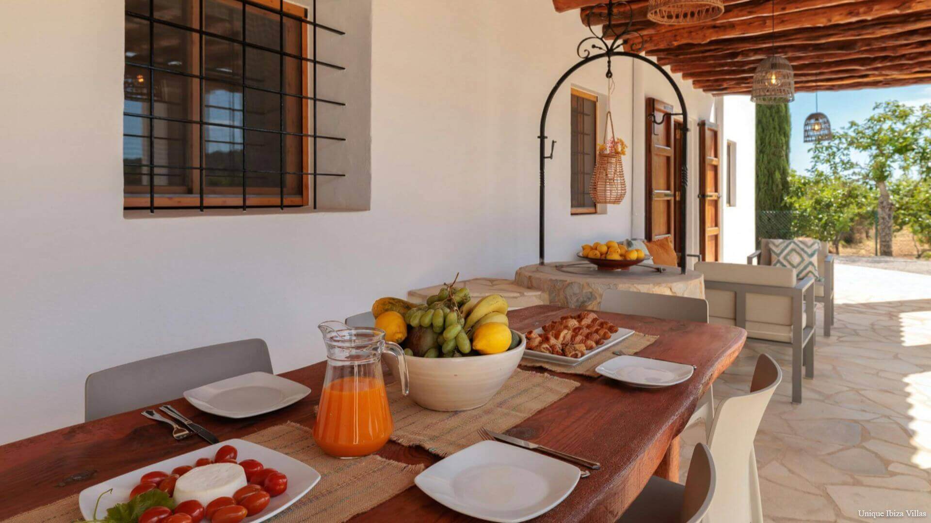 VILLA SA TARONGERADA - 3 Bedrooms - Cala Llonga (Walk To Beach)