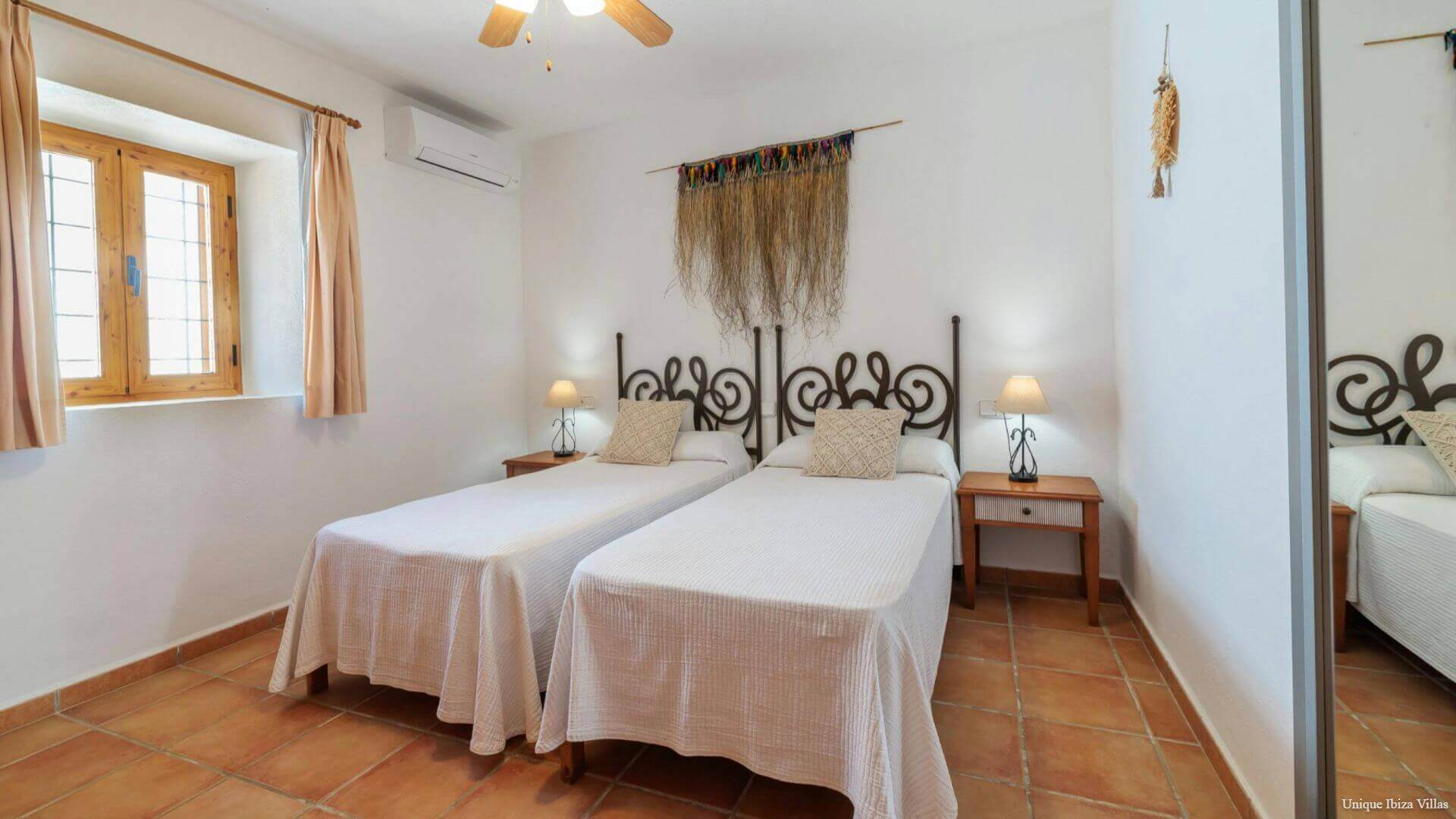 VILLA SA TARONGERADA - 3 Bedrooms - Cala Llonga (Walk To Beach)