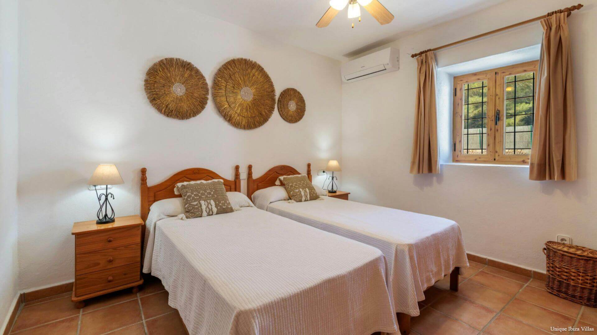 VILLA SA TARONGERADA - 3 Bedrooms - Cala Llonga (Walk To Beach)