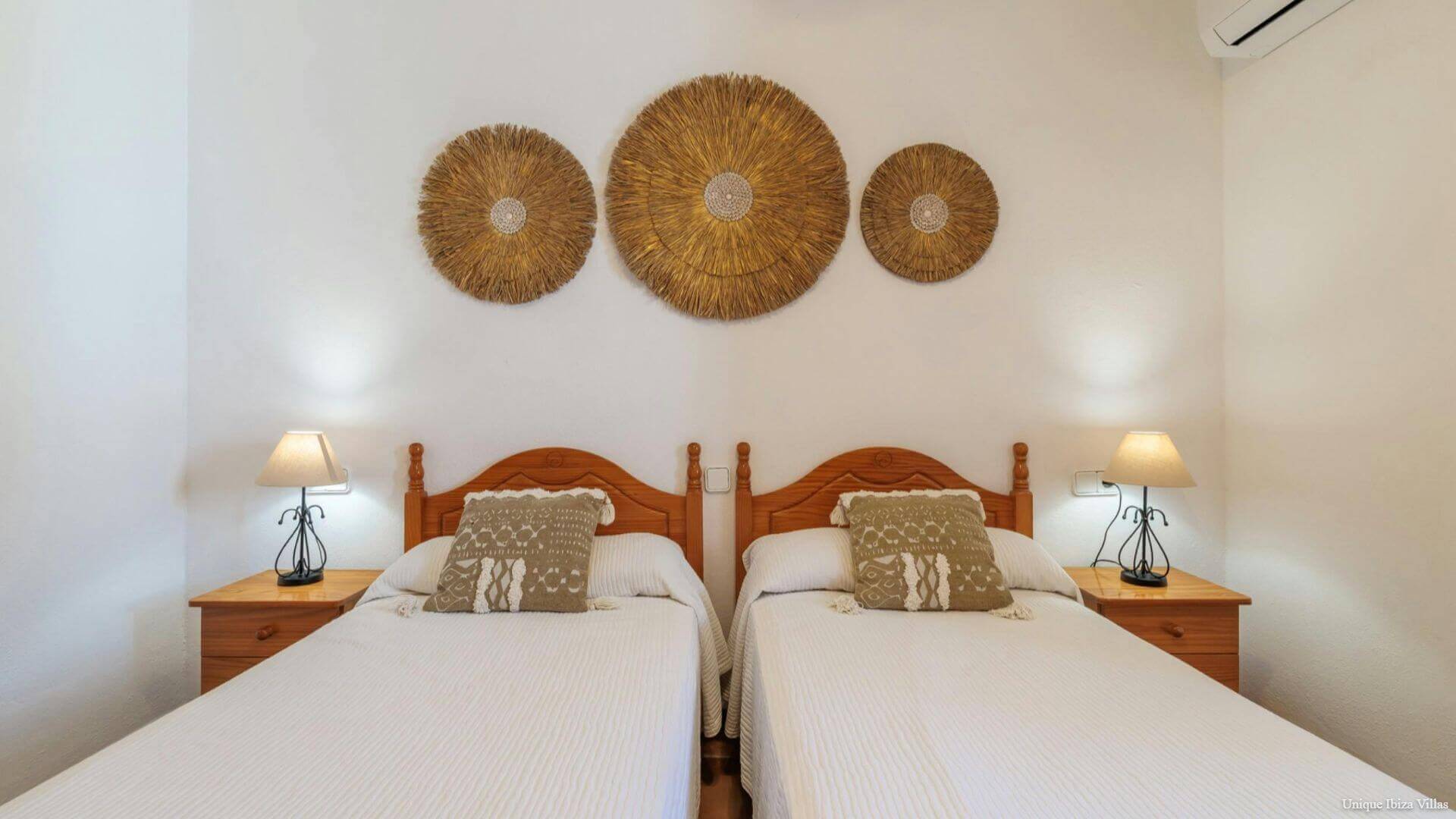VILLA SA TARONGERADA - 3 Bedrooms - Cala Llonga (Walk To Beach)