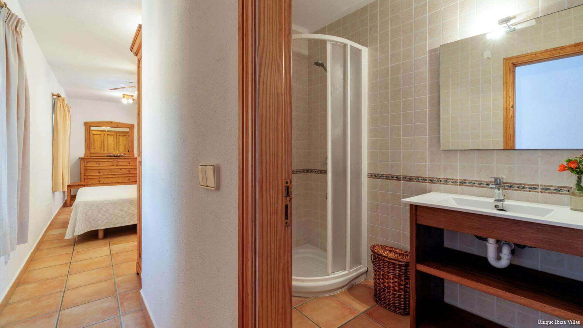 VILLA SA TARONGERADA - 3 Bedrooms - Cala Llonga (Walk To Beach)