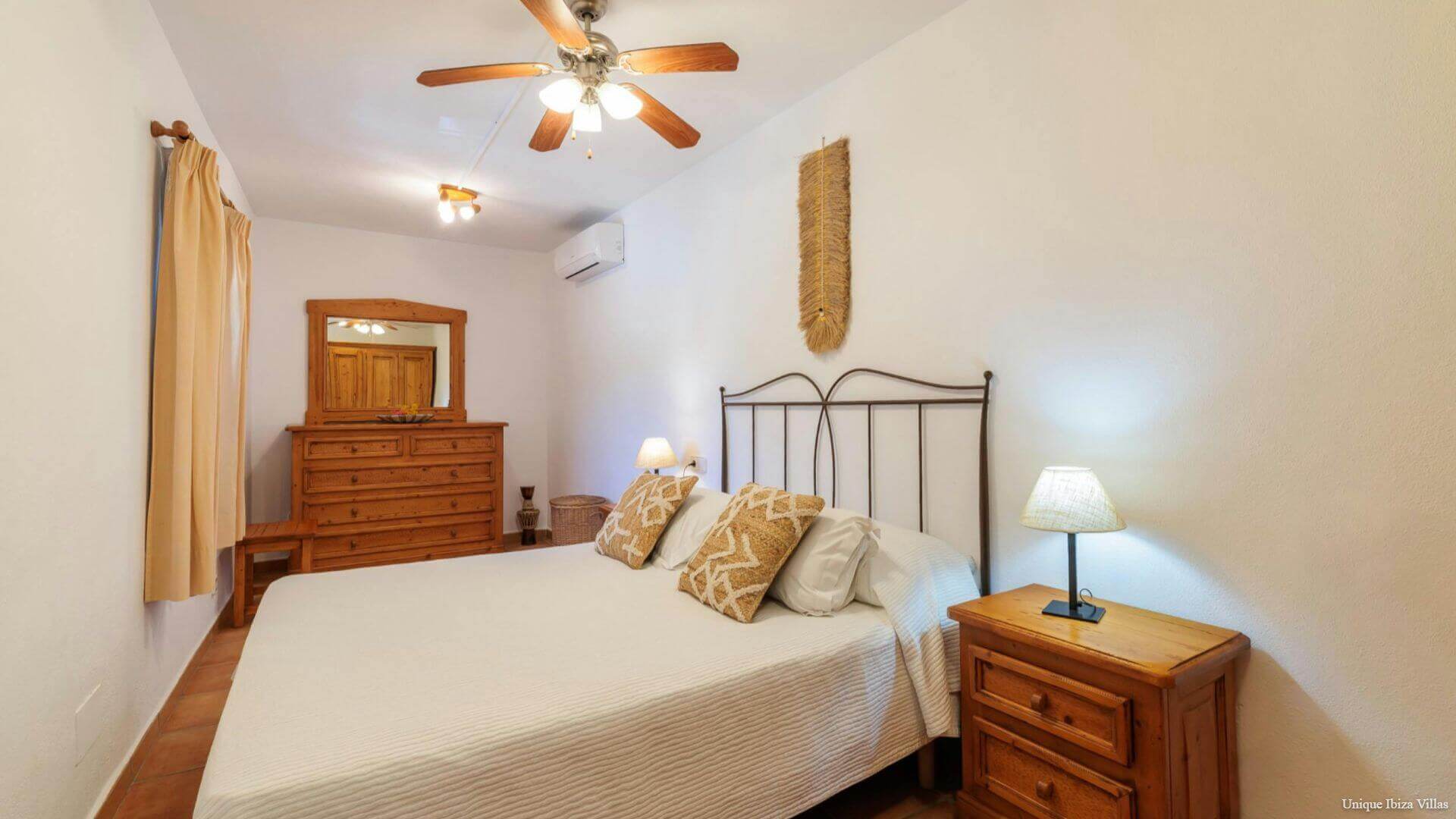 VILLA SA TARONGERADA - 3 Bedrooms - Cala Llonga (Walk To Beach)