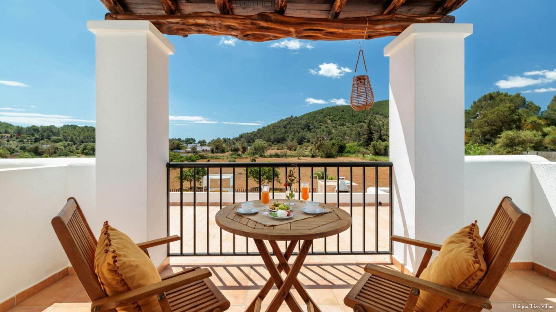 VILLA SA TARONGERADA - 3 Bedrooms - Cala Llonga (Walk To Beach)