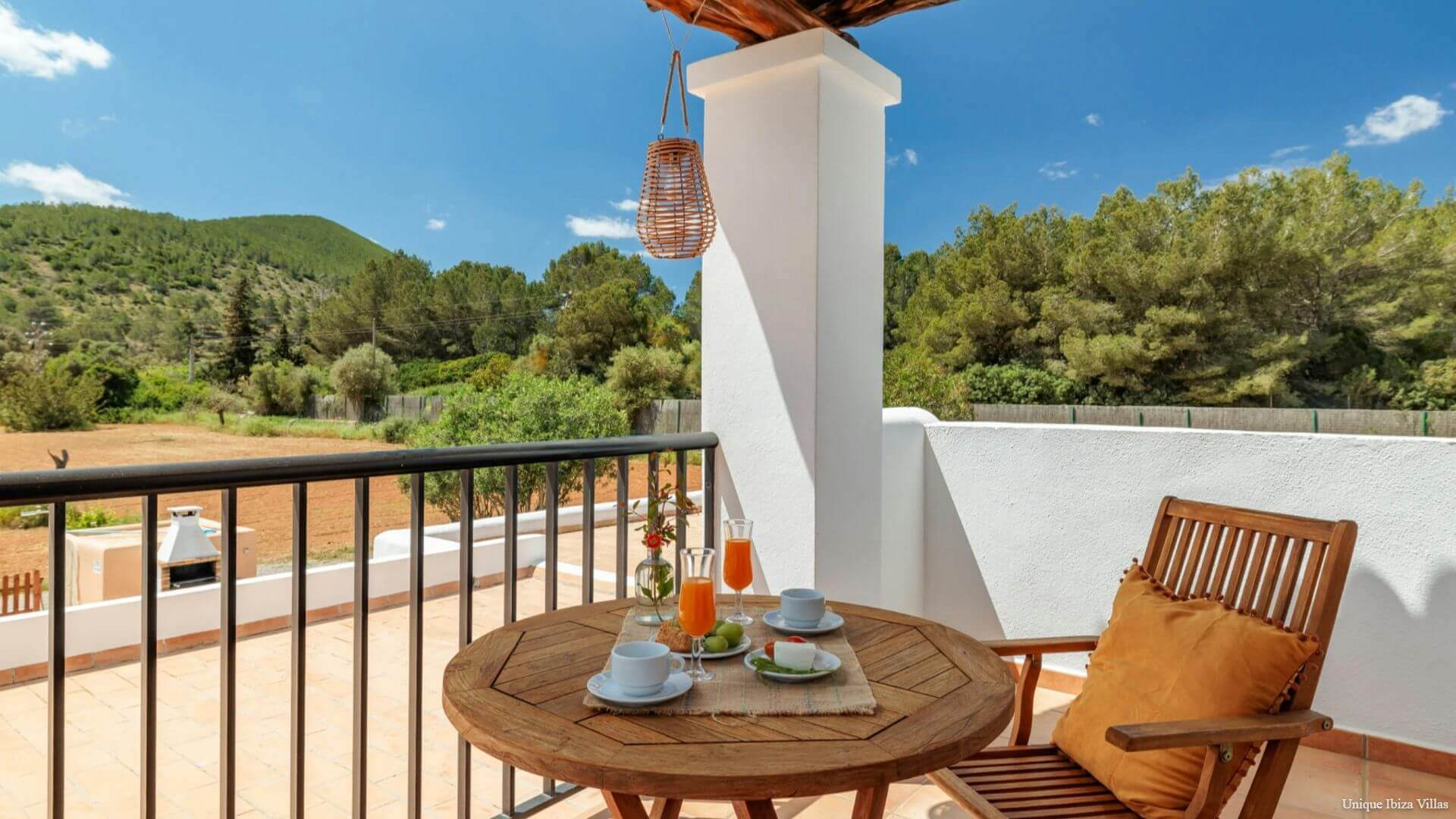 VILLA SA TARONGERADA - 3 Bedrooms - Cala Llonga (Walk To Beach)