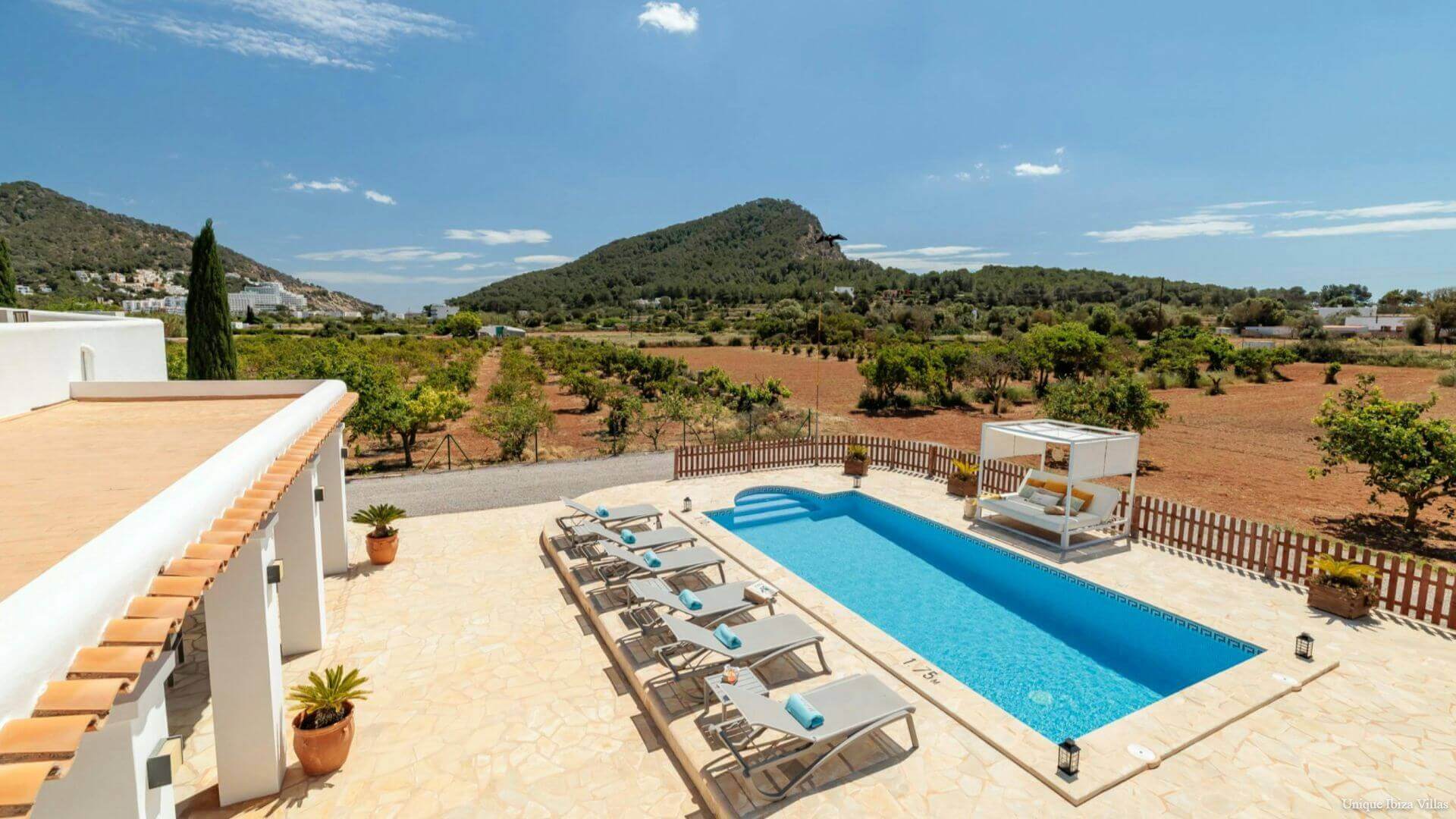 VILLA SA TARONGERADA - 3 Bedrooms - Cala Llonga (Walk To Beach)