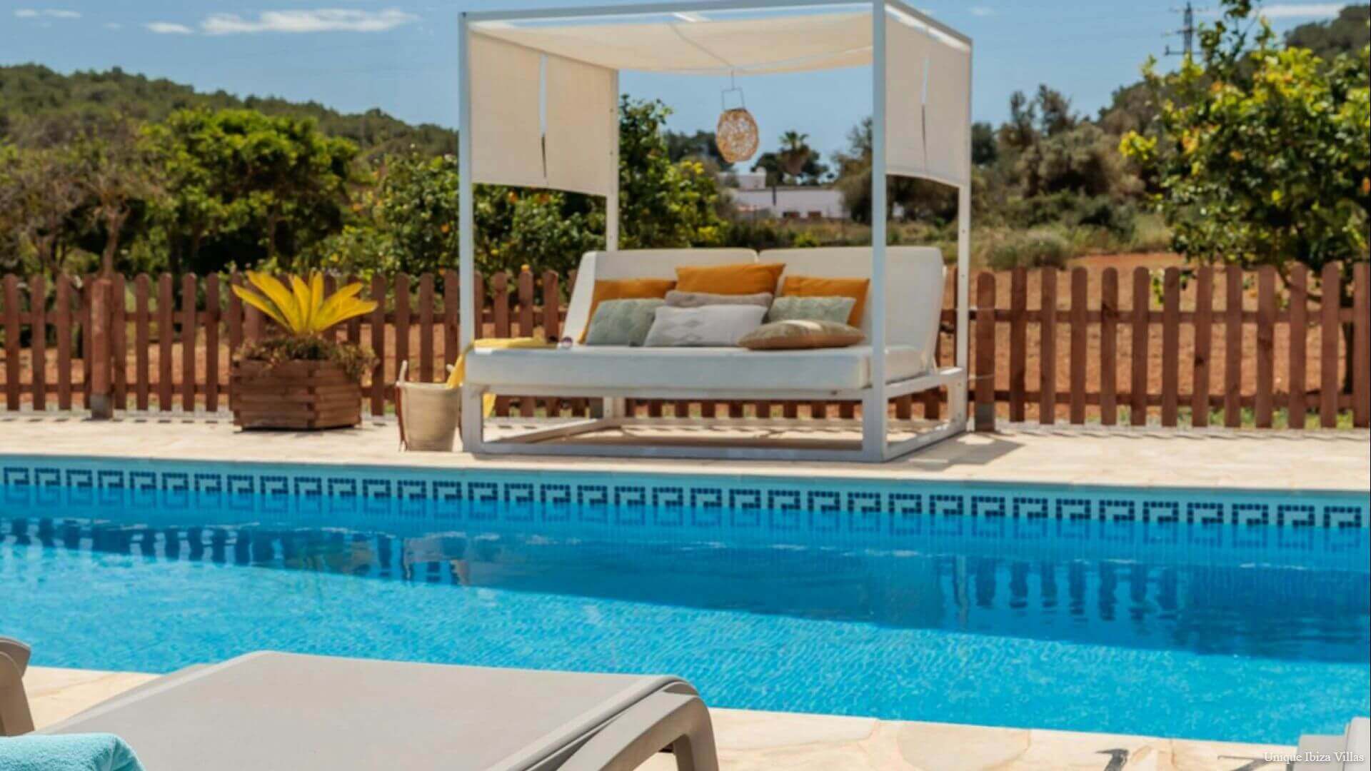 VILLA SA TARONGERADA - 3 Bedrooms - Cala Llonga (Walk To Beach)
