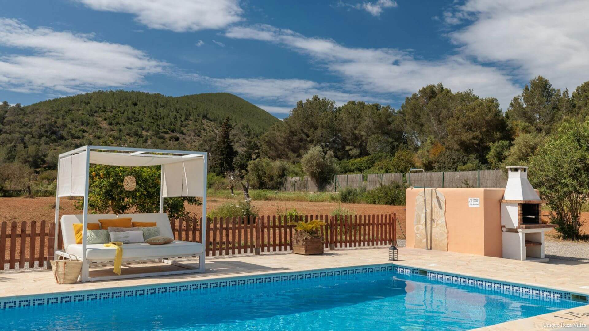 VILLA SA TARONGERADA - 3 Bedrooms - Cala Llonga (Walk To Beach)