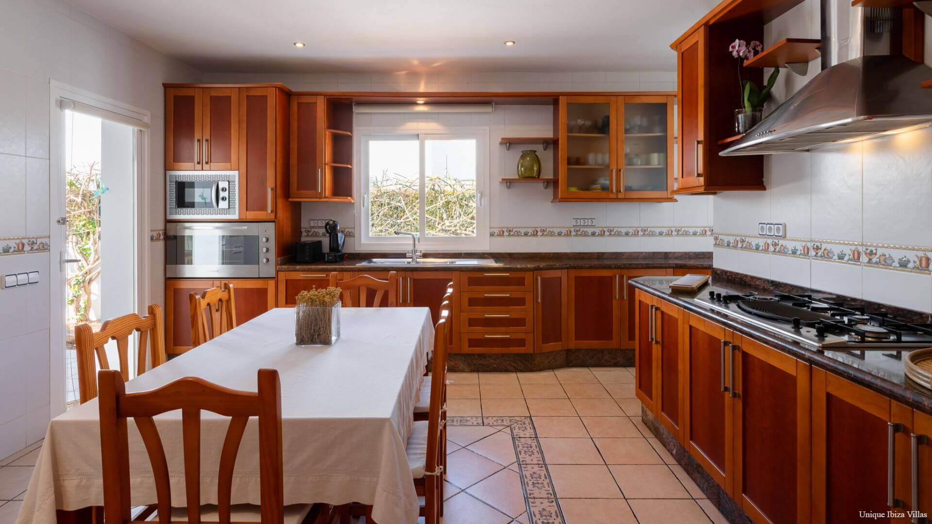 VILLA LINA - 4 Bedrooms - Santa Gertrudis (Walk To Village)