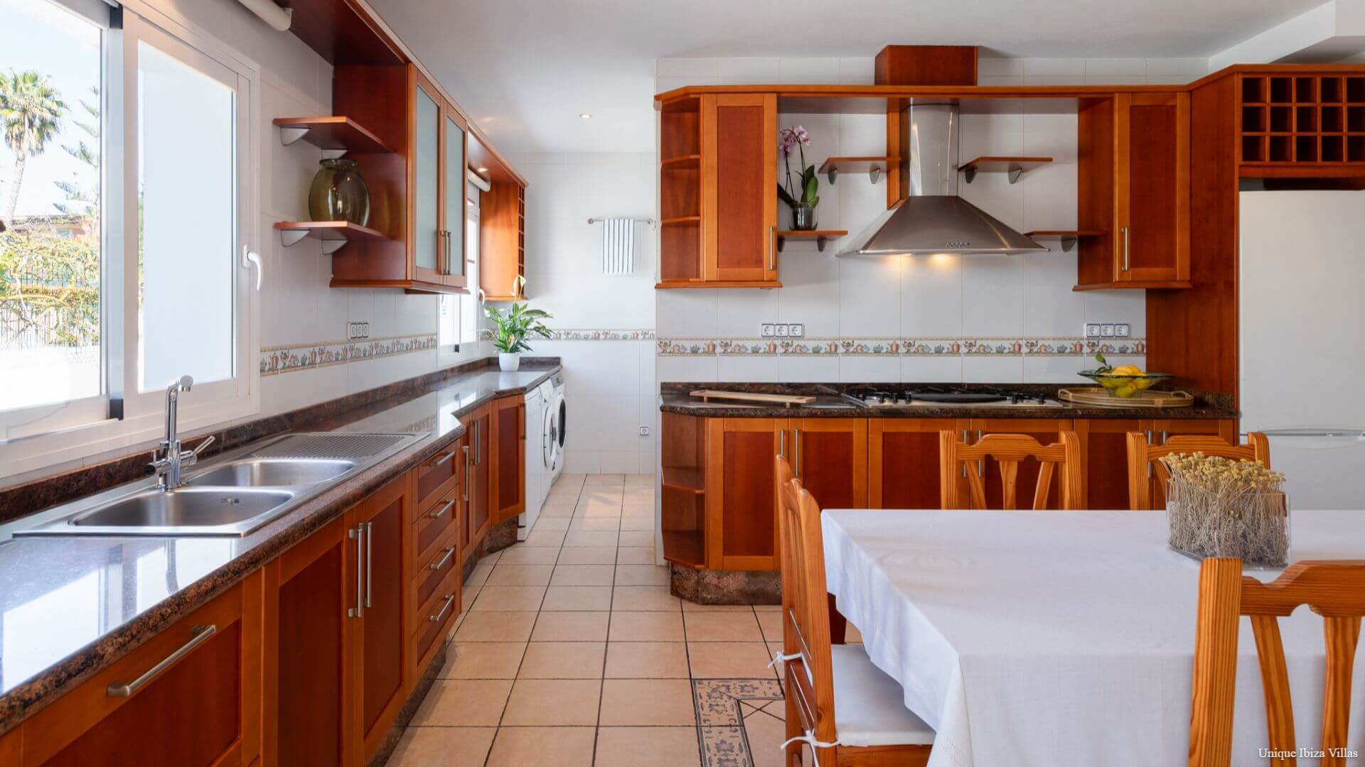 VILLA LINA - 4 Bedrooms - Santa Gertrudis (Walk To Village)