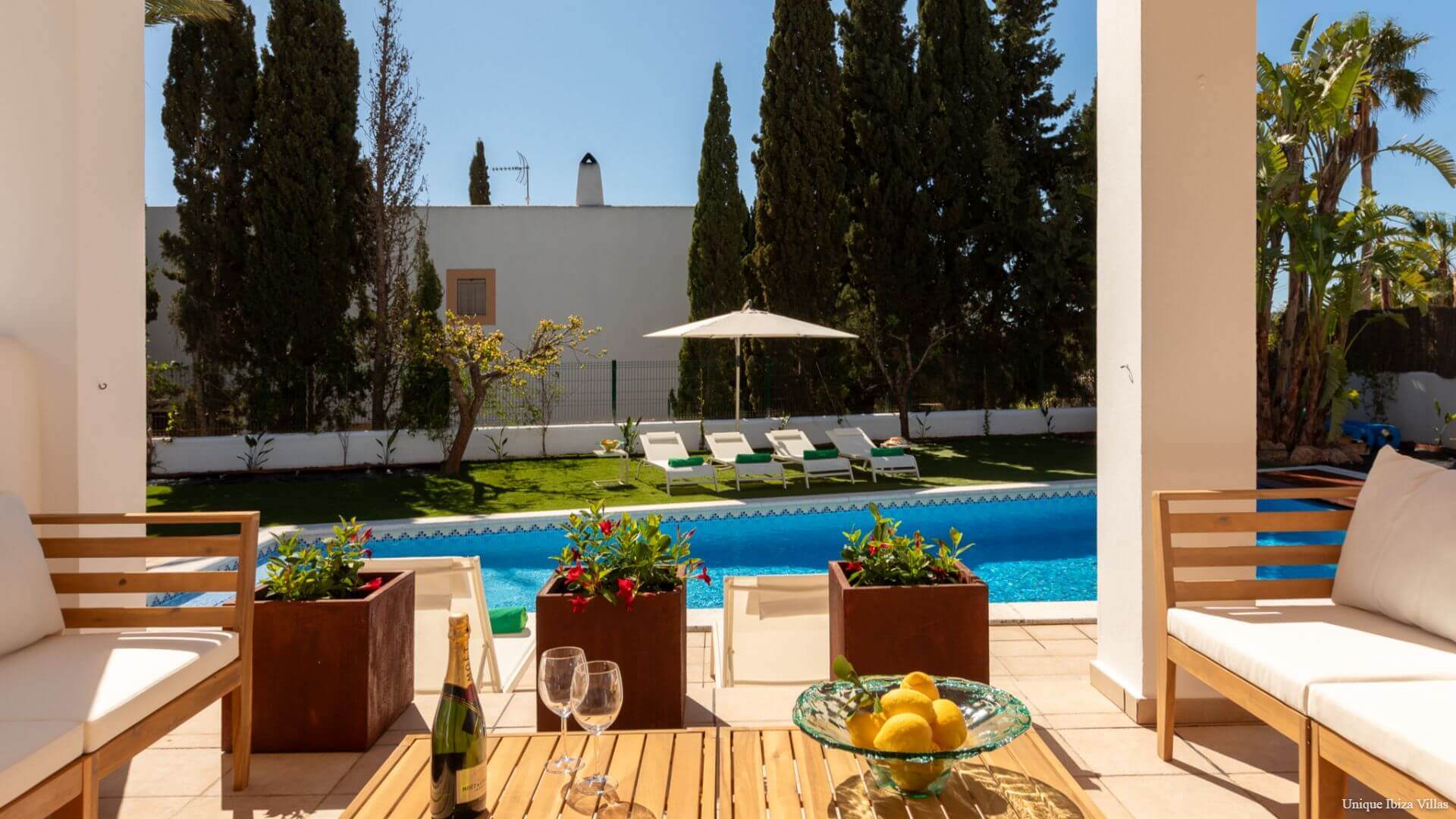 VILLA LINA - 4 Bedrooms - Santa Gertrudis (Walk To Village)