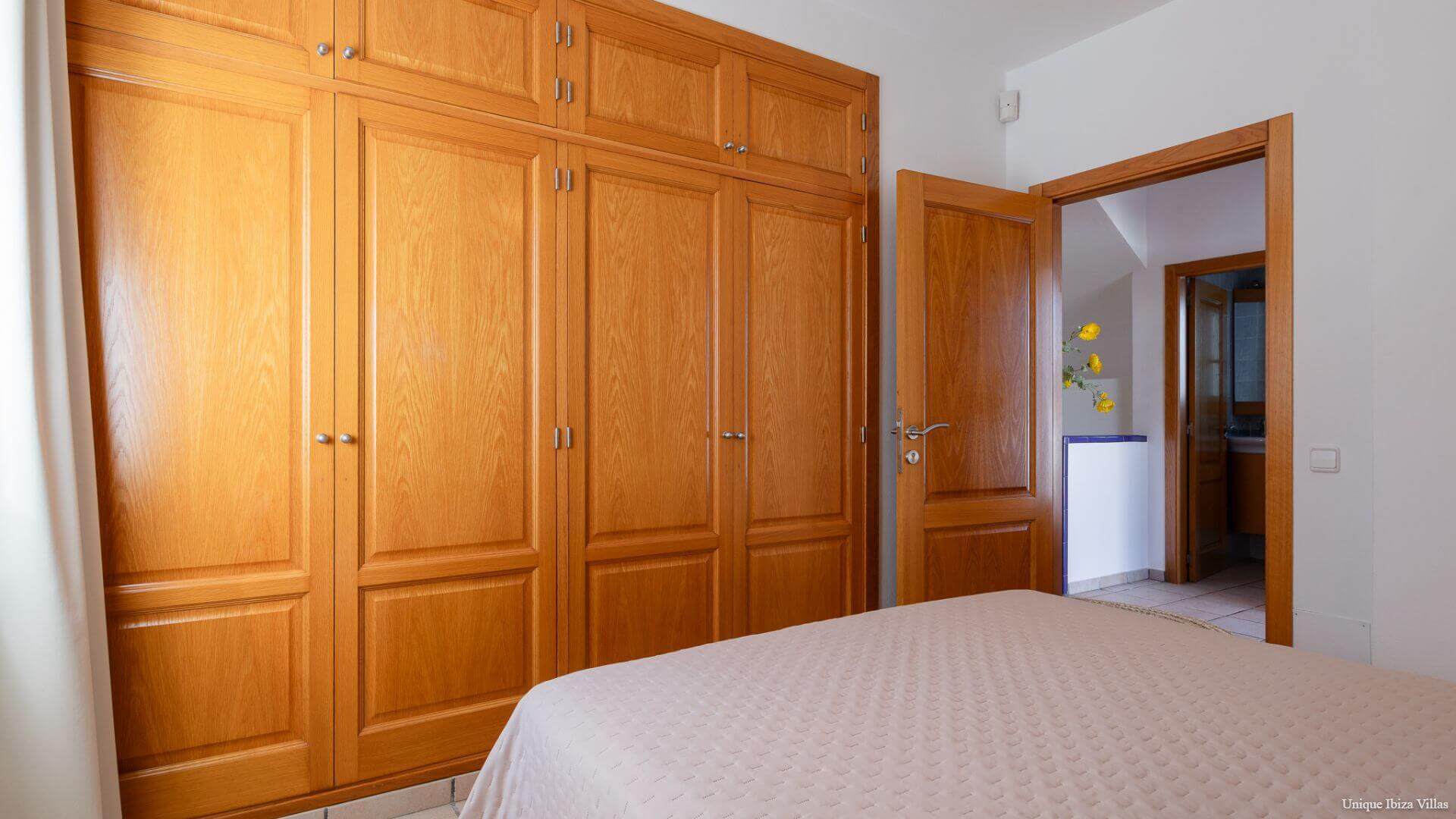 VILLA LINA - 4 Bedrooms - Santa Gertrudis (Walk To Village)