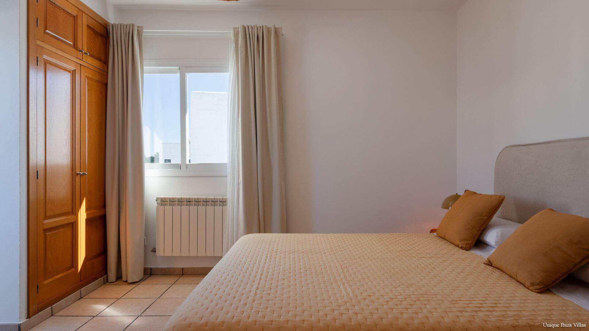 VILLA LINA - 4 Bedrooms - Santa Gertrudis (Walk To Village)