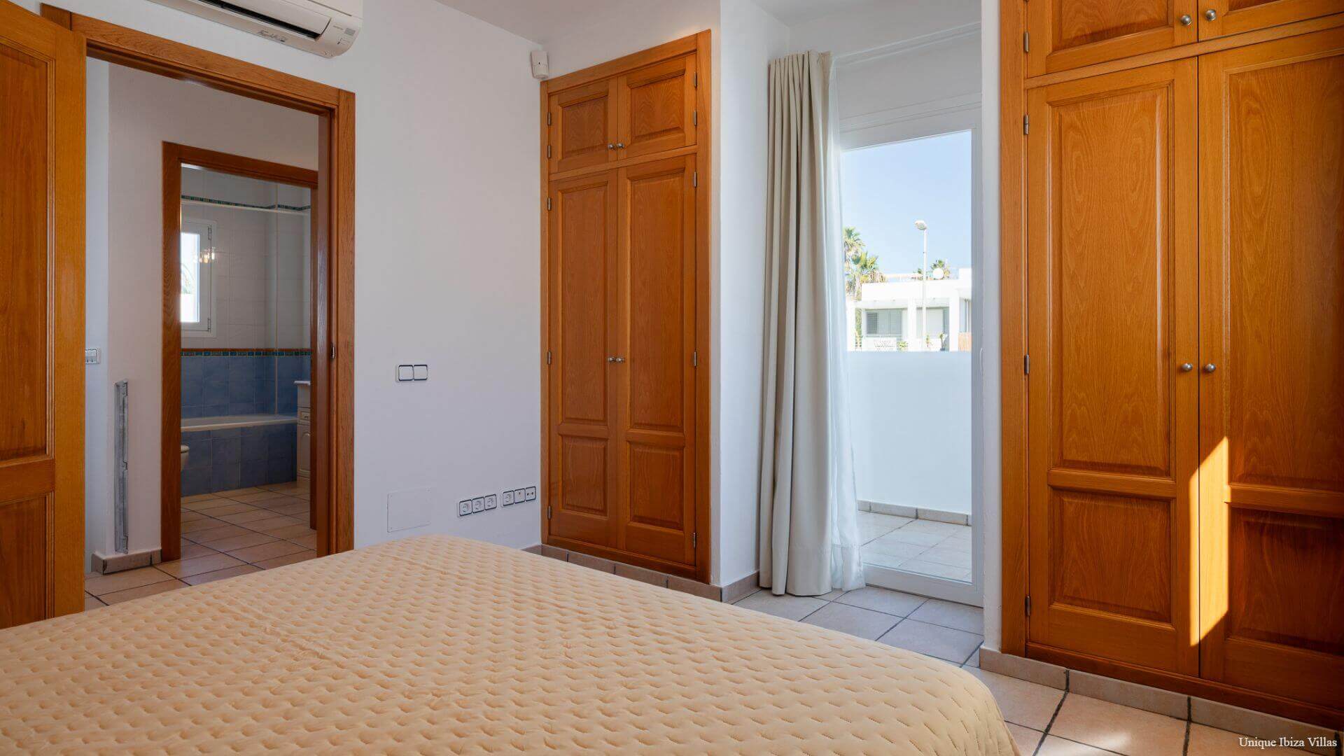 VILLA LINA - 4 Bedrooms - Santa Gertrudis (Walk To Village)