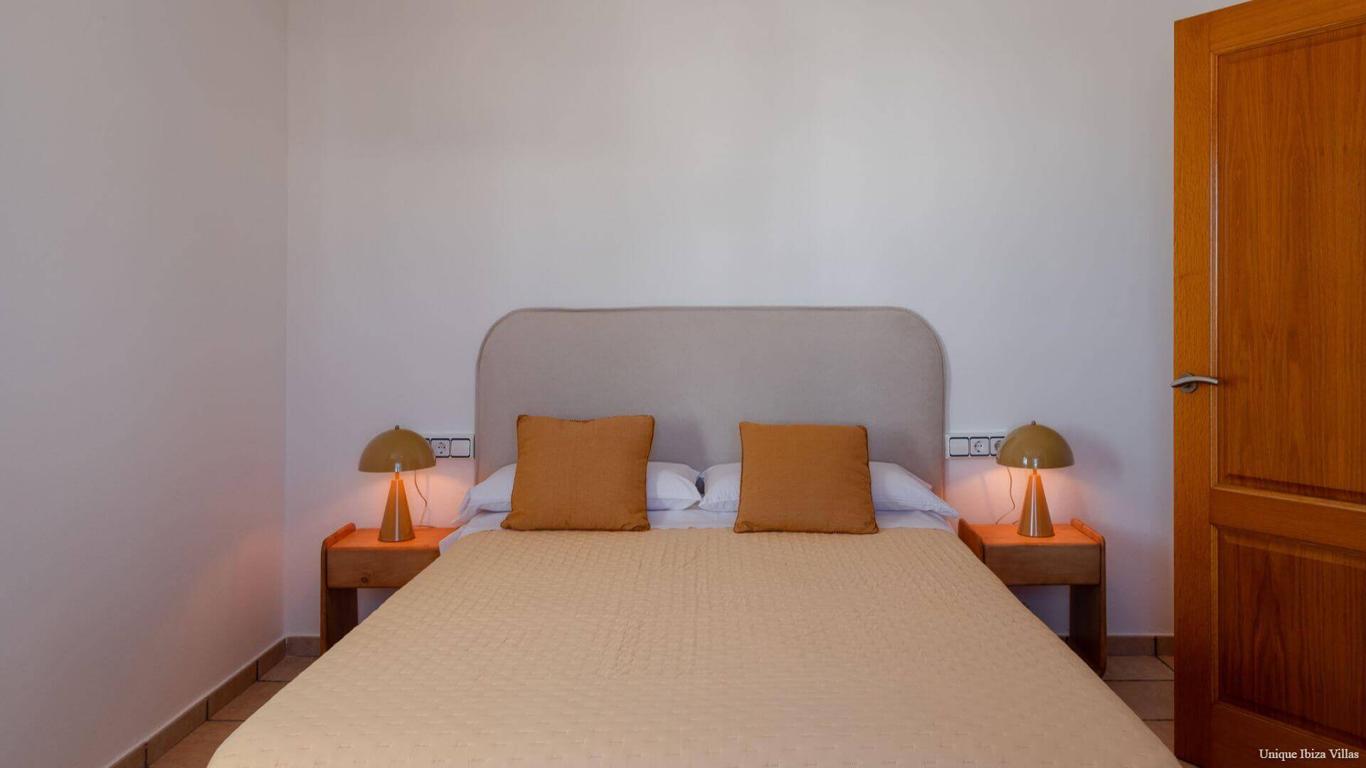 VILLA LINA - 4 Bedrooms - Santa Gertrudis (Walk To Village)