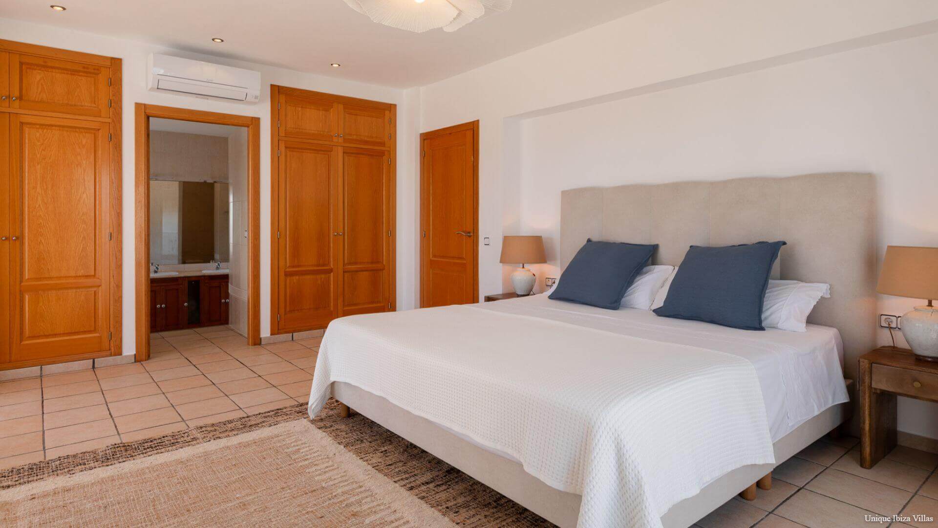 VILLA LINA - 4 Bedrooms - Santa Gertrudis (Walk To Village)
