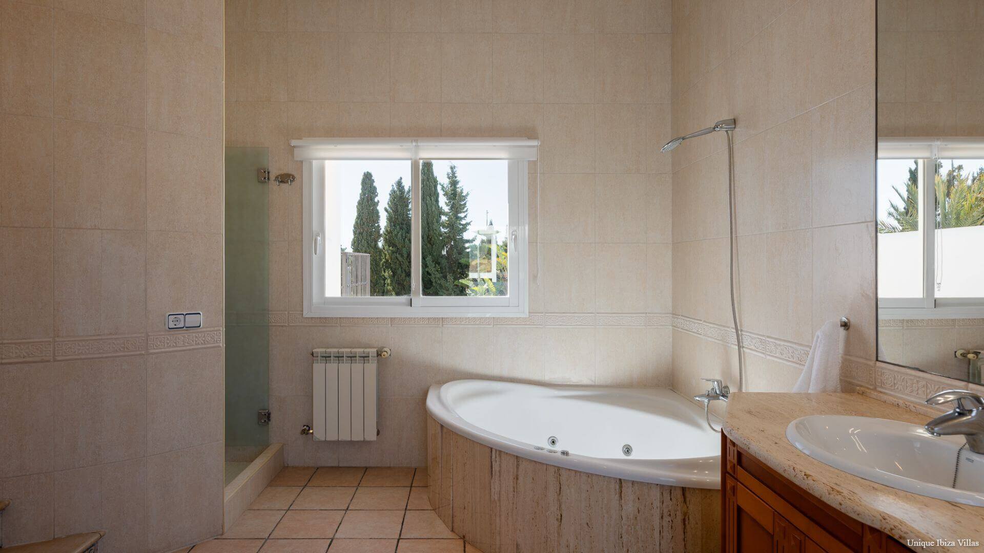 VILLA LINA - 4 Bedrooms - Santa Gertrudis (Walk To Village)