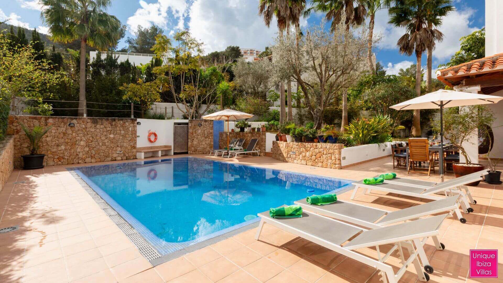VILLA BLANCA - 4 Bedrooms - Santa Eulalia (Walk To Beach)
