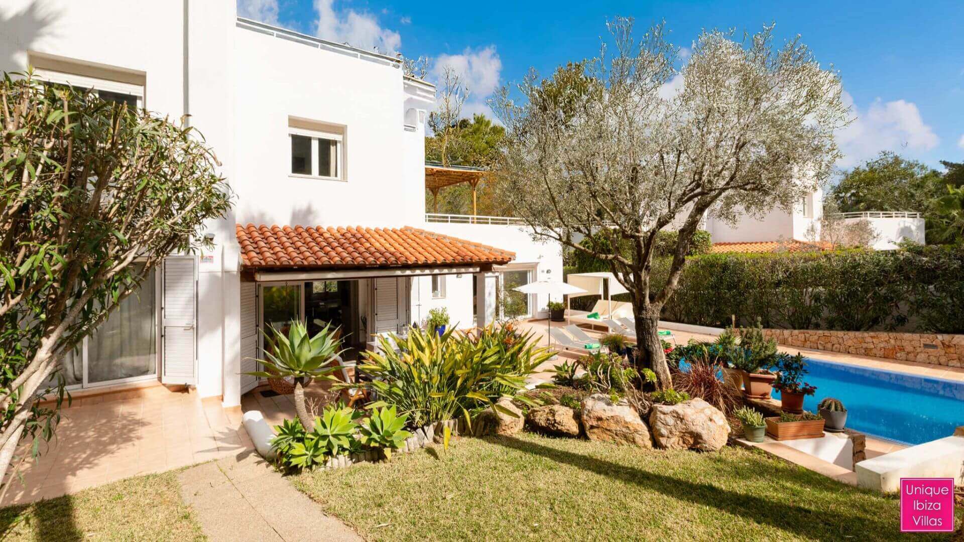 VILLA BLANCA - 4 Bedrooms - Santa Eulalia (Walk To Beach)
