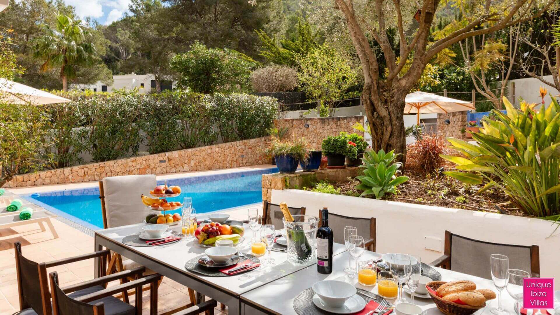 VILLA BLANCA - 4 Bedrooms - Santa Eulalia (Walk To Beach)