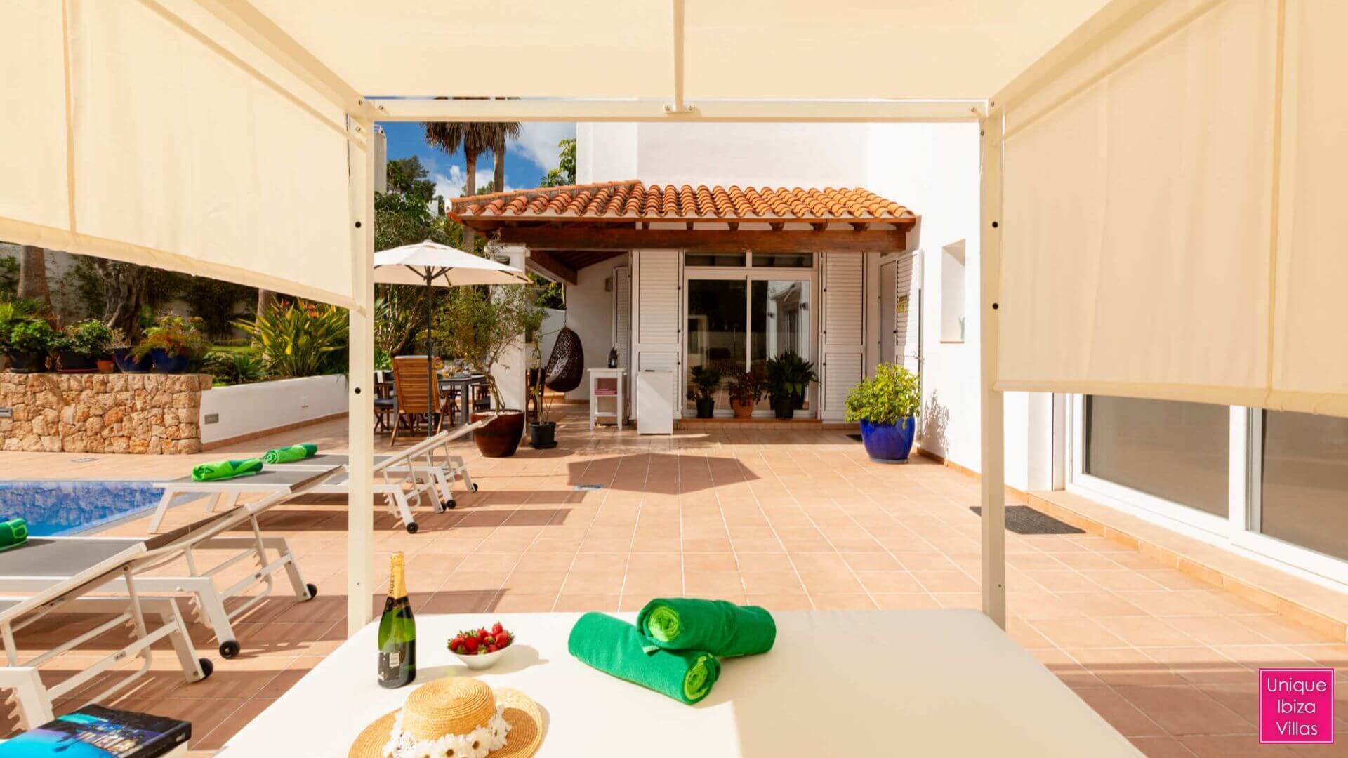 VILLA BLANCA - 4 Bedrooms - Santa Eulalia (Walk To Beach)