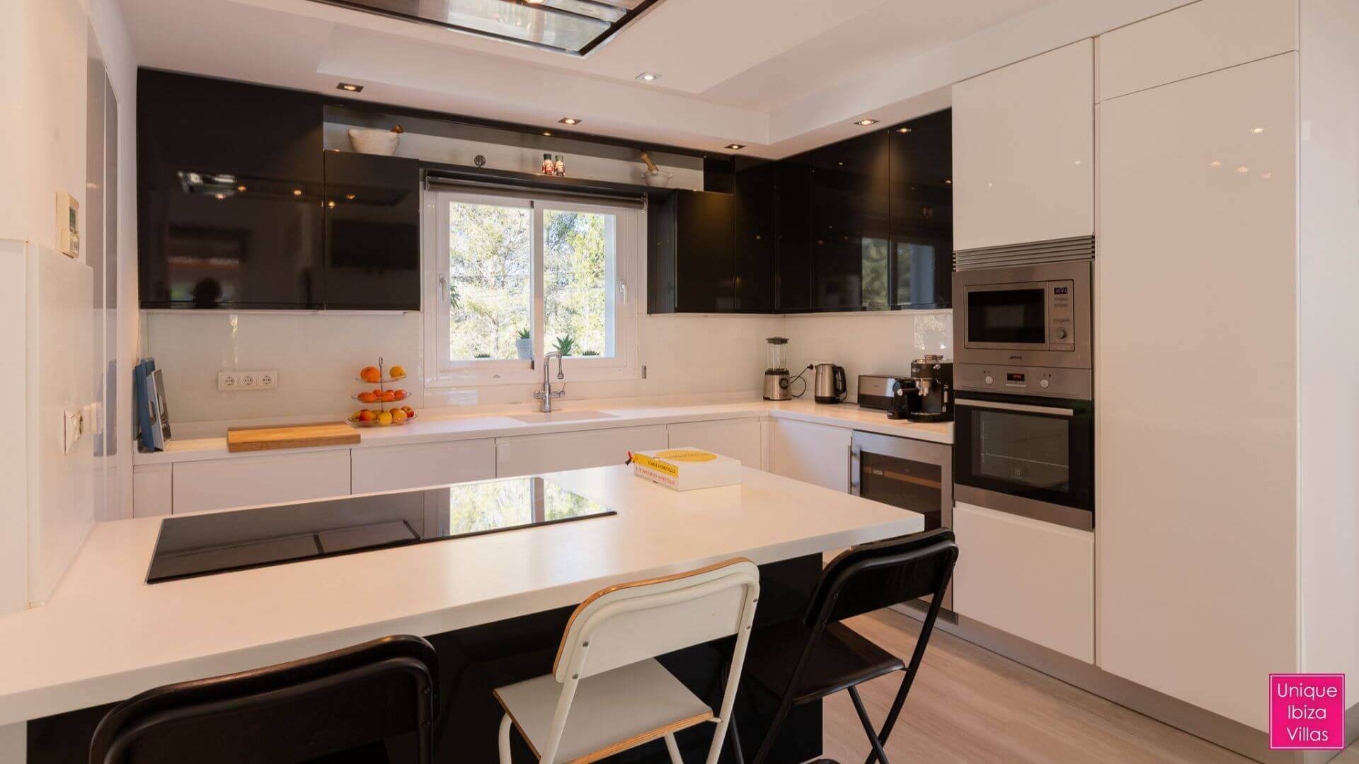 VILLA BLANCA - 4 Bedrooms - Santa Eulalia (Walk To Beach)