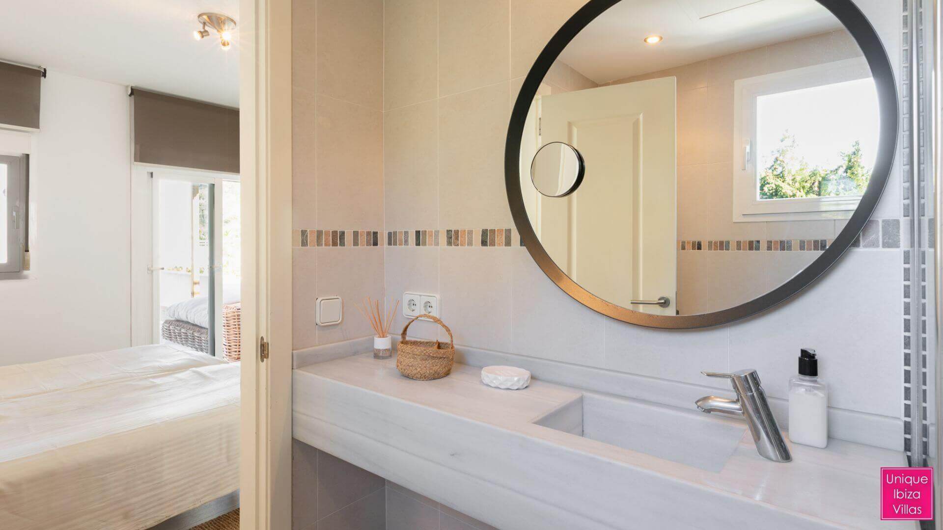 VILLA BLANCA - 4 Bedrooms - Santa Eulalia (Walk To Beach)