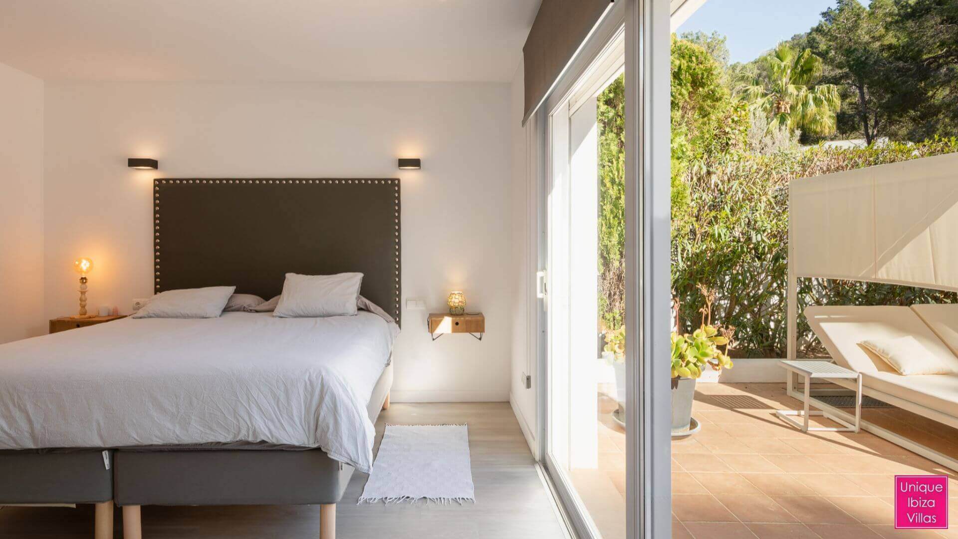 VILLA BLANCA - 4 Bedrooms - Santa Eulalia (Walk To Beach)